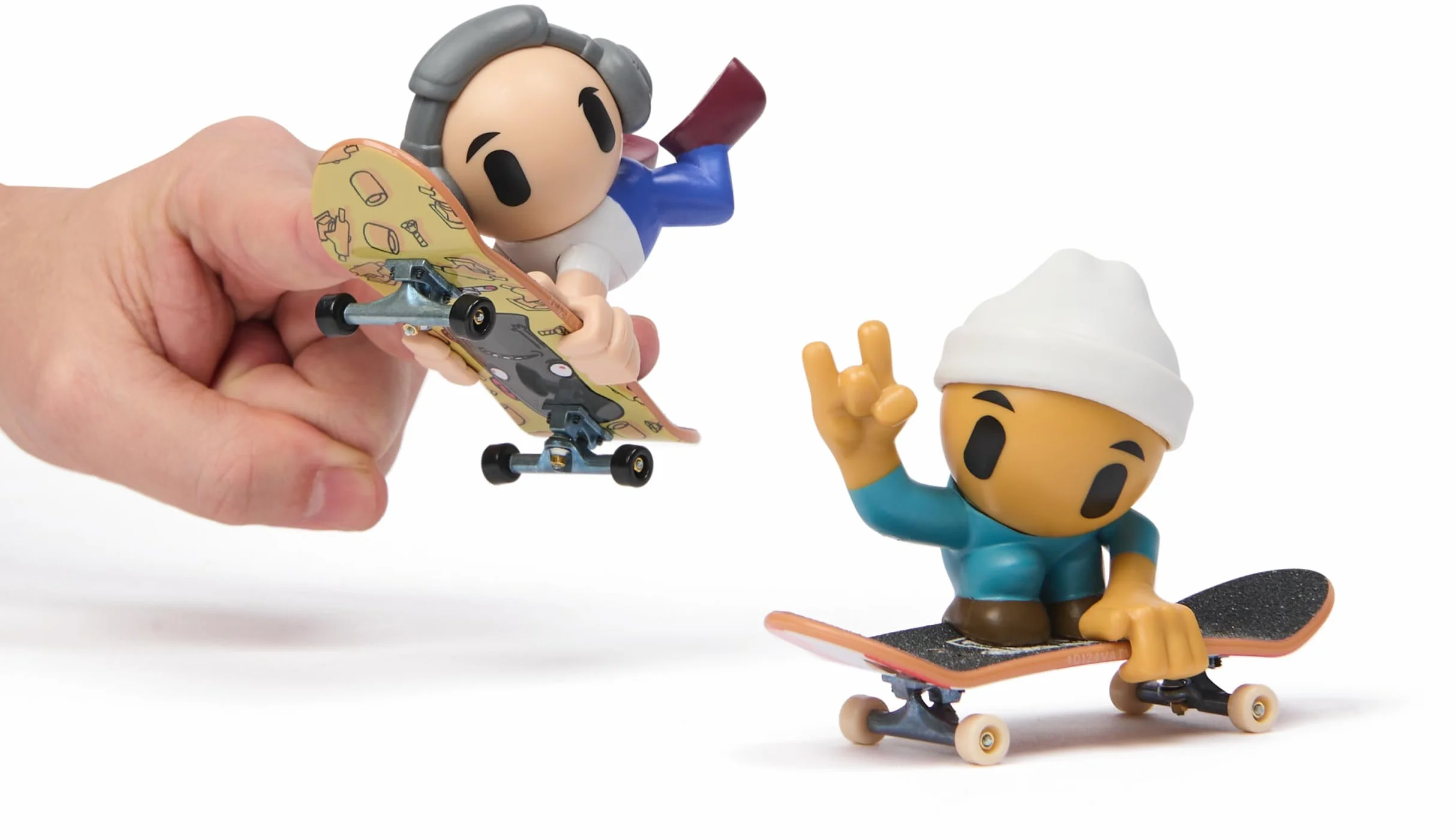 Tech Deck Sk8 Crew, confezione da 2 fingerboard con personaggi, mini skateboard da collezione personalizzabili, giocattoli per bambini da 5 anni in su (i modelli possono variare)