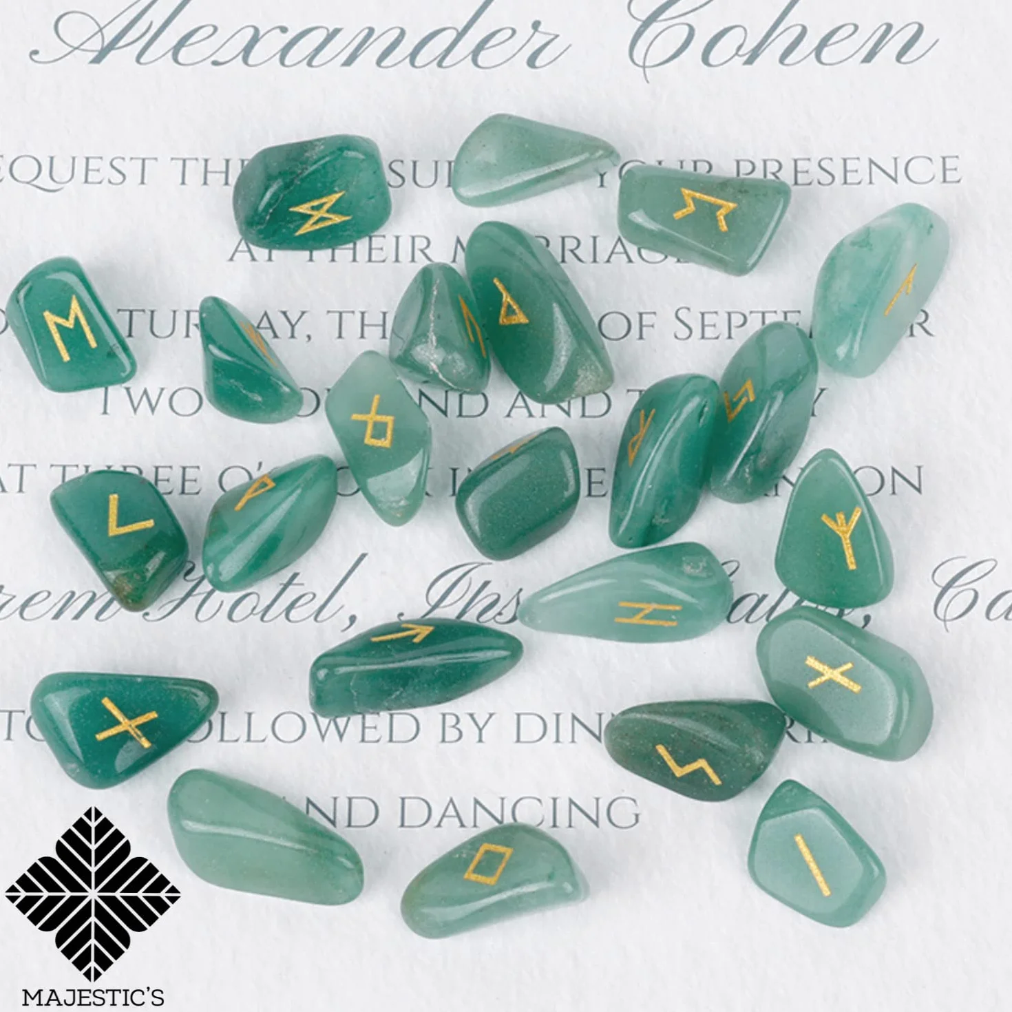 Avventurina Verde Rune Celtiche Vichinghe Set 25 Pietre Lucide Semi Preziose Incise 2x1 cm Futhark per Divinazione Cartomanzia