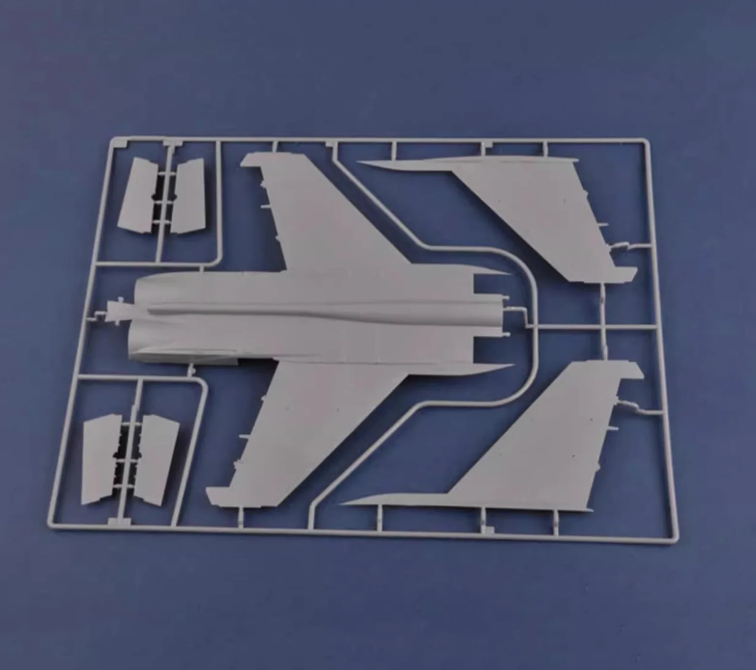 Modellino Aerei da Guerra Model Kits, Russian MiG-31M Foxhound Scala 1/48, Giocattoli e Regali per Adulti, 18.6 x 11Inchs