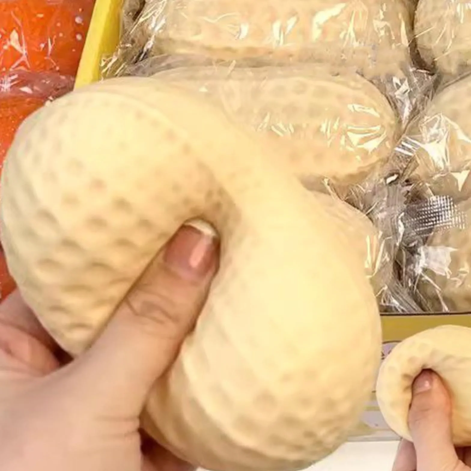 Giocattolo Squeezable a Forma di Arachide Antistress Realistico Non Tossico Fidget per Bambini e Adulti 1 Pezzo