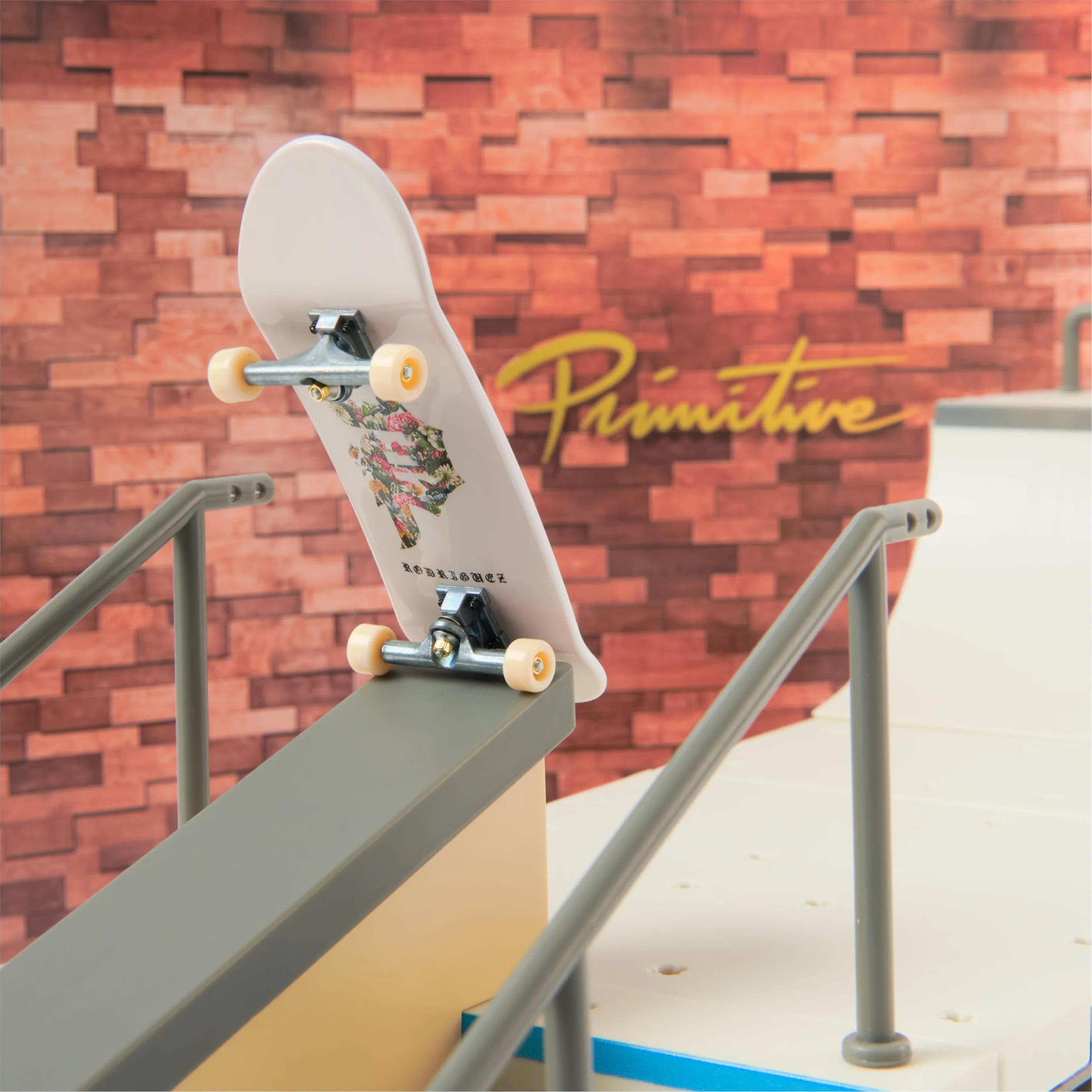 Spin Master Tech Deck, Primitive X-Connect Skate Park, Set con rampa da Personalizzare e Costruire con Fingerboard Esclusivo, Giocattoli per Bambini dai 6 Anni in su