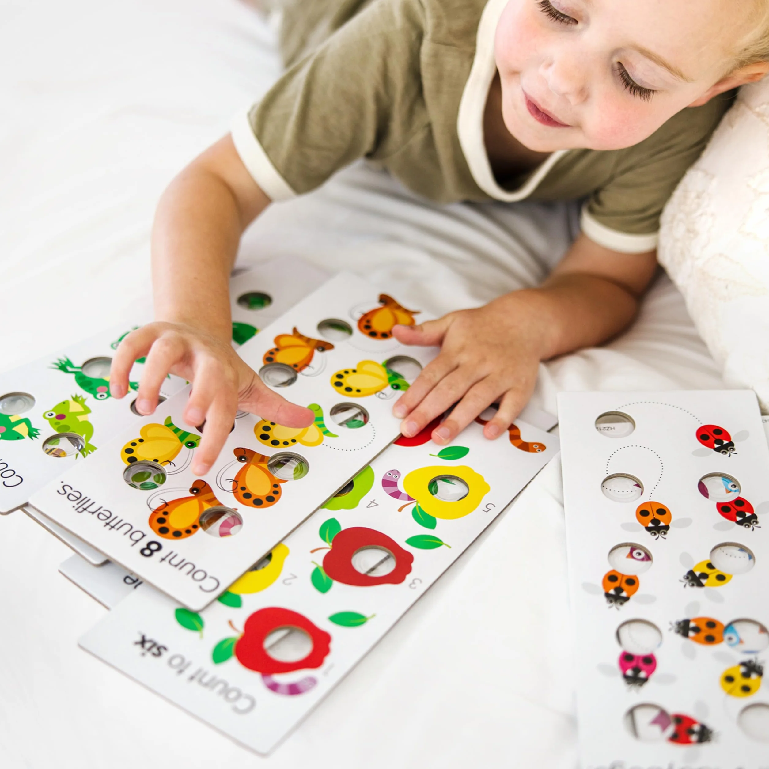 Melissa & Doug Poke-a-Dot! Numeri, forme e colori, carte di apprendimento jumbo, 13 schede flash interattive su entrambi i lati, attività educative per bambini e bambini in età prescolare, età 1+