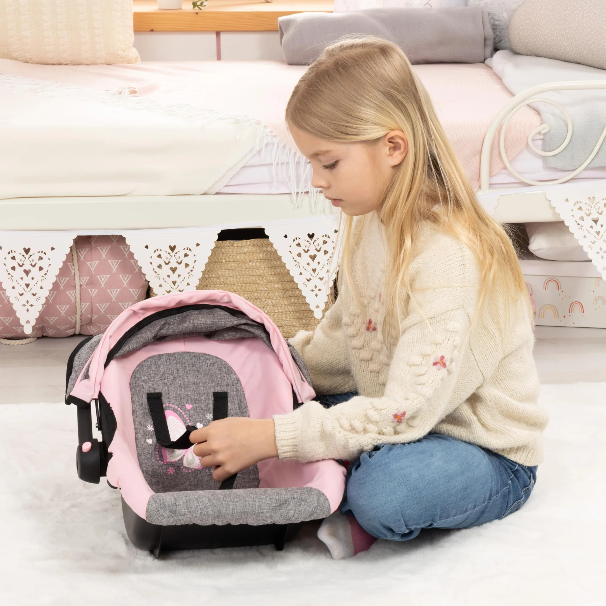 Bayer Design 67933AA Seggiolino auto per bambole con tettuccio, maniglia regolabile, cintura di sicurezza, per bambole fino a 46 cm, dai 3 anni