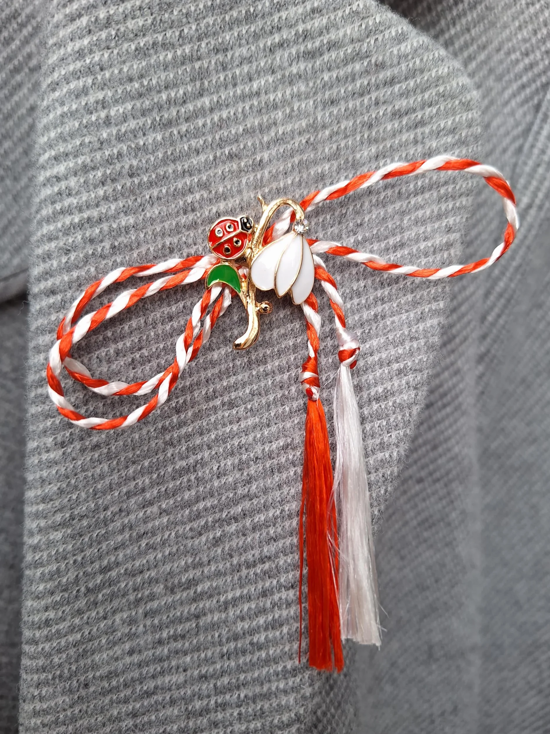 Martisor. Martenitsa. Martisoare. Amuleto primaverile. Baba Marta. Spring amulet. Martakia. Martis. Romania. Moldova. Bulgaria. Romanian martisor. Mărțișor. Märzchen