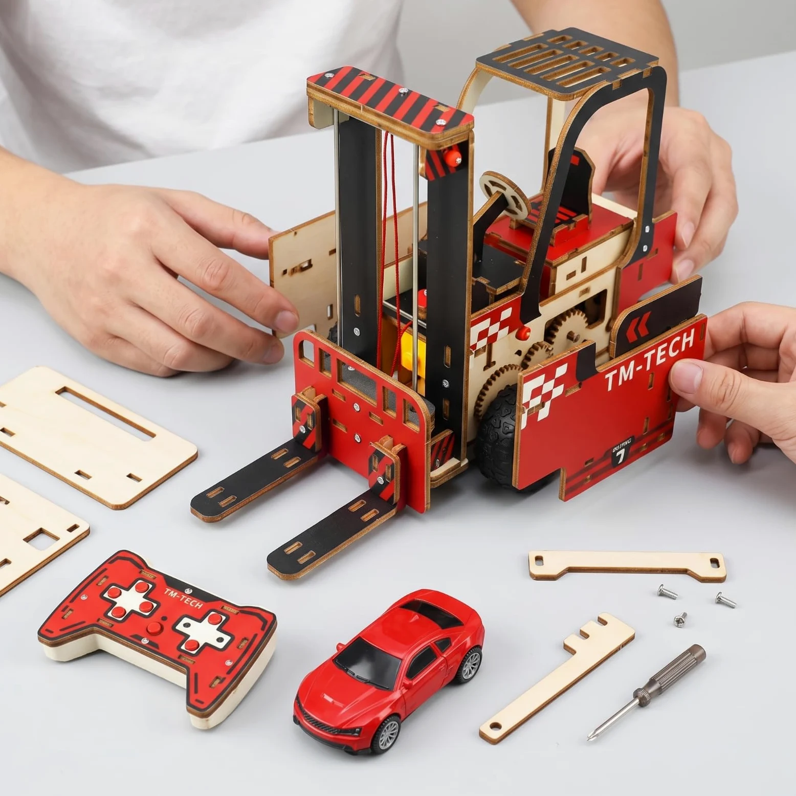 Carrello Telecomandato Kit Modello Fai da Te Giocattolo Educativo Camion Sollevatore Mini Gru Legno Plastica Struttura Aperta Adatto per Bambini Attività di Laboratorio