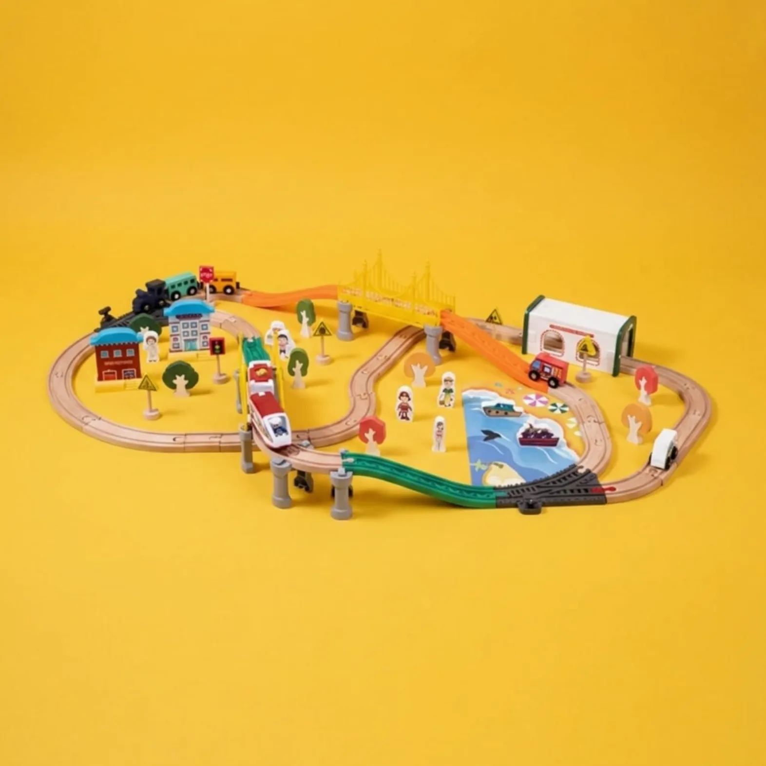 Gralara Trenino Elettrico in Legno Fai da Te Set di Treni Giocattolo Magnetico Pista Ferroviaria Creativa per Asilo