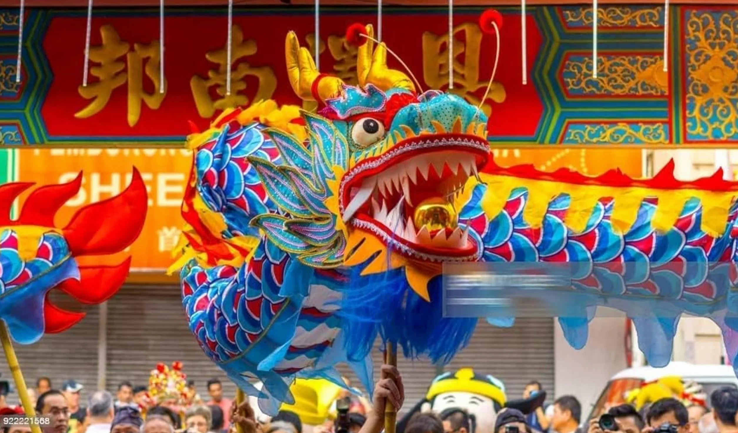 Danza cinese del drago di seta di 10 metri for 8 persone, spettacolo di parata all'aperto