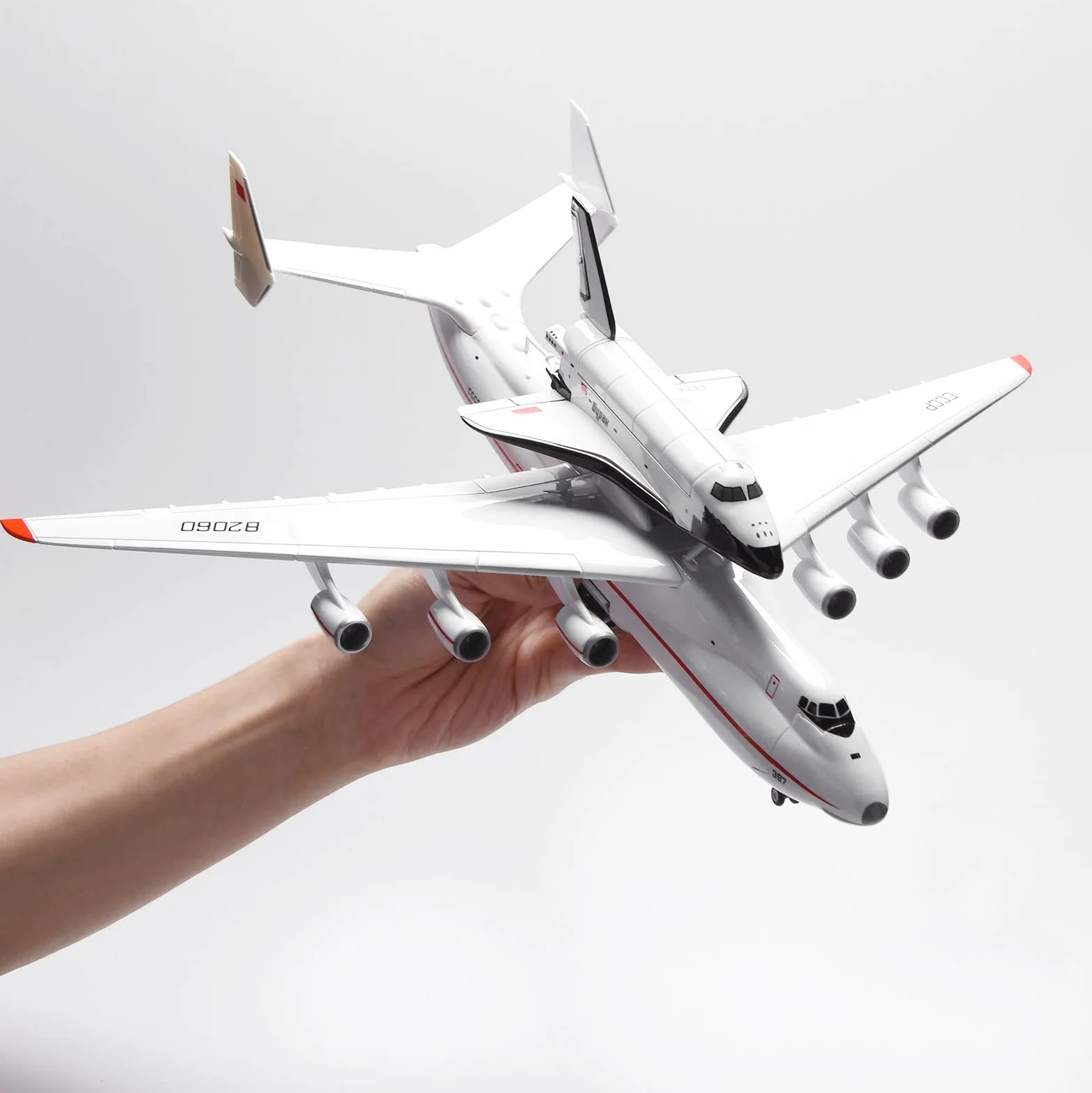 1:200 Scala An-225 ANTONOV Trasporto con Spaceshuttle BURAN Resina Aircraft Diecast Modello per la Collezione