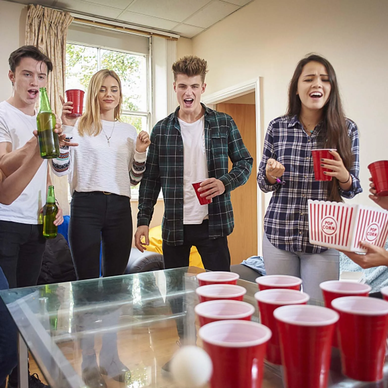 Litimkat Set di Bicchieri da Birra Pong, 50 Bicchieri Beer Pong(500ml) e 12 Palline da P ing Pong, Bicchieri riutilizzabili, per Giochi di bevute, Feste, Compleanni, Festival, Matrimoni, Campeggio