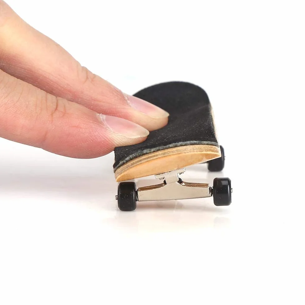 Fingerboard Professionale, Mini Finger Skateboard in Acero di Legno Completo Finger Board Ragazzo Giocattolo con Scatola per Giocare o Come Decorazione (Nero)