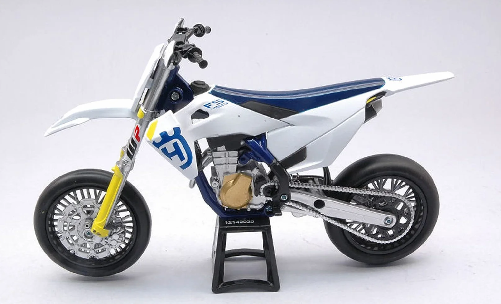 Husqvarna FS450 2019 1:12 New Ray Die Cast Model