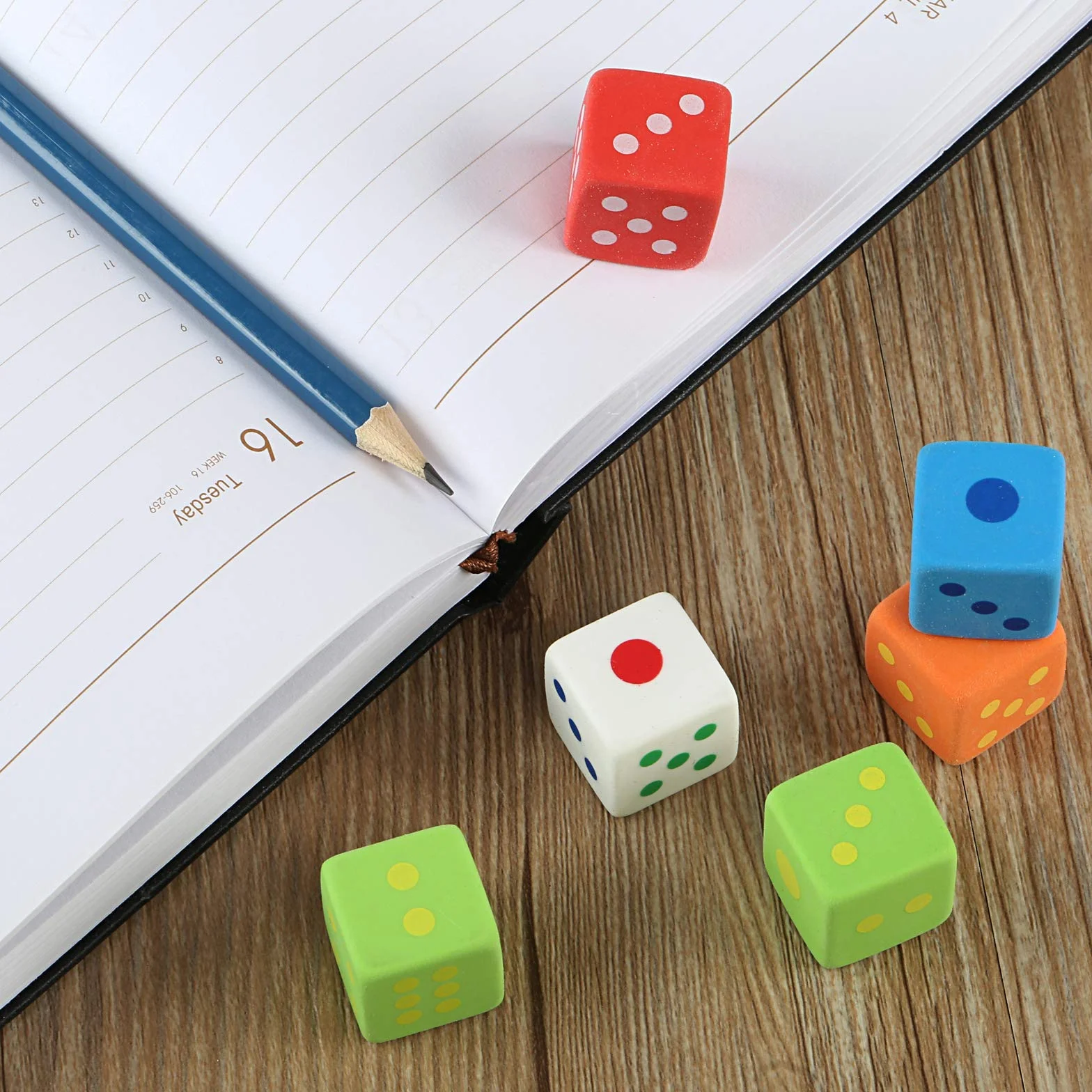 Kesote Gomma per Cancellare Matita Gomma a Forma di Dado Gomma da Cancellare di Multicolore Regalino per Bambini, Set di 24