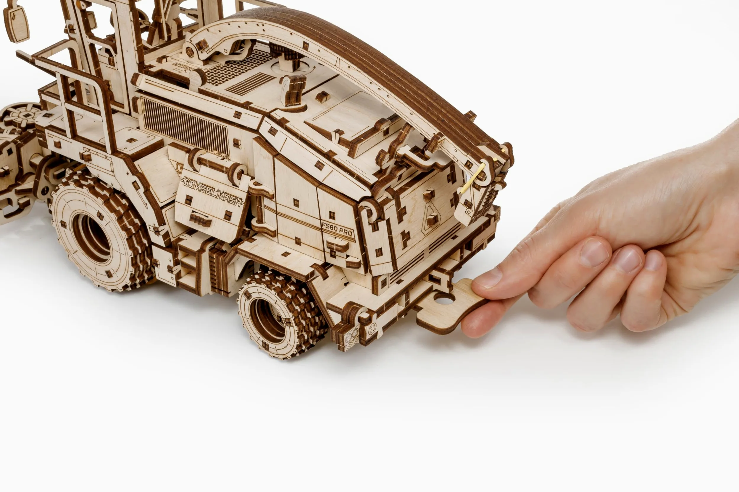 EWA Eco-Wood-Art - Puzzle in legno 3D per ragazzi e adulti, 14+ - Macchina raccolta FS80 - Kit fai da te, montaggio fai da te, non richiede colla - 580 pezzi