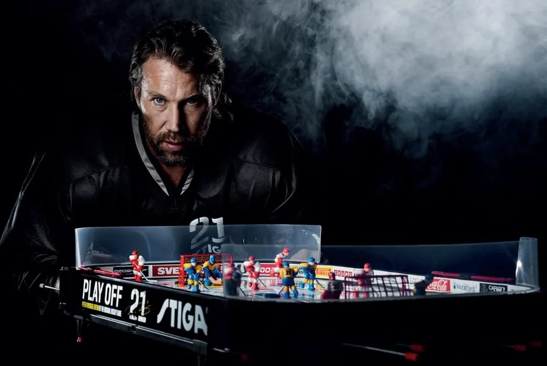 STIGA Play Off 21 Hockey Gioco da Tavolo - Versione Aggiornata, Facile da Assemblare, Dimensioni 96x50 cm, per 2 Giocatori, 2 Dischi Inclusi, Segnapunti Integrato – Idea Regalo per Tutta la Famiglia