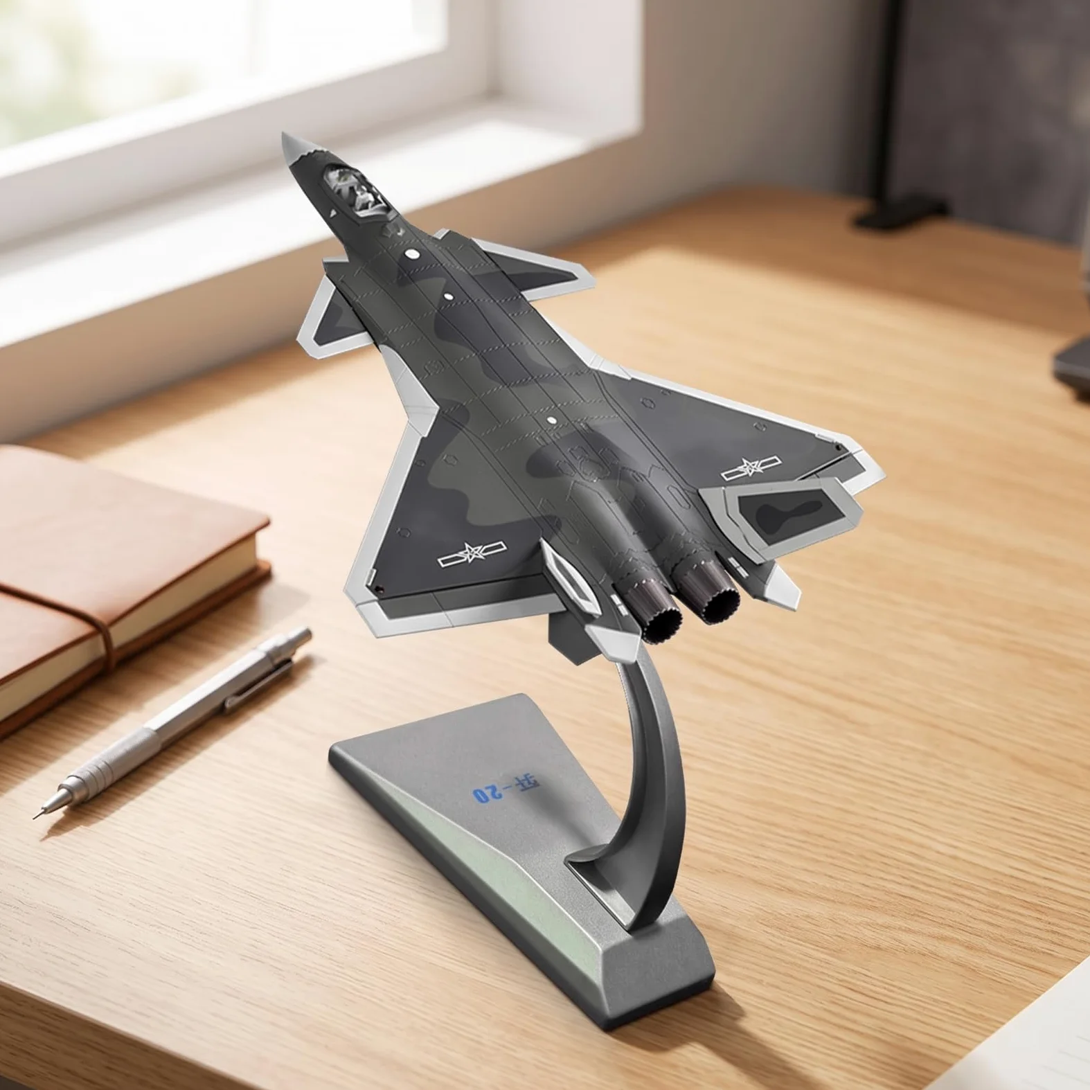 Modellino di J-20 Dettagliato Aereo Giocattolo in Lega Militare Modello in 1:72 per Collezionisti, Ufficio