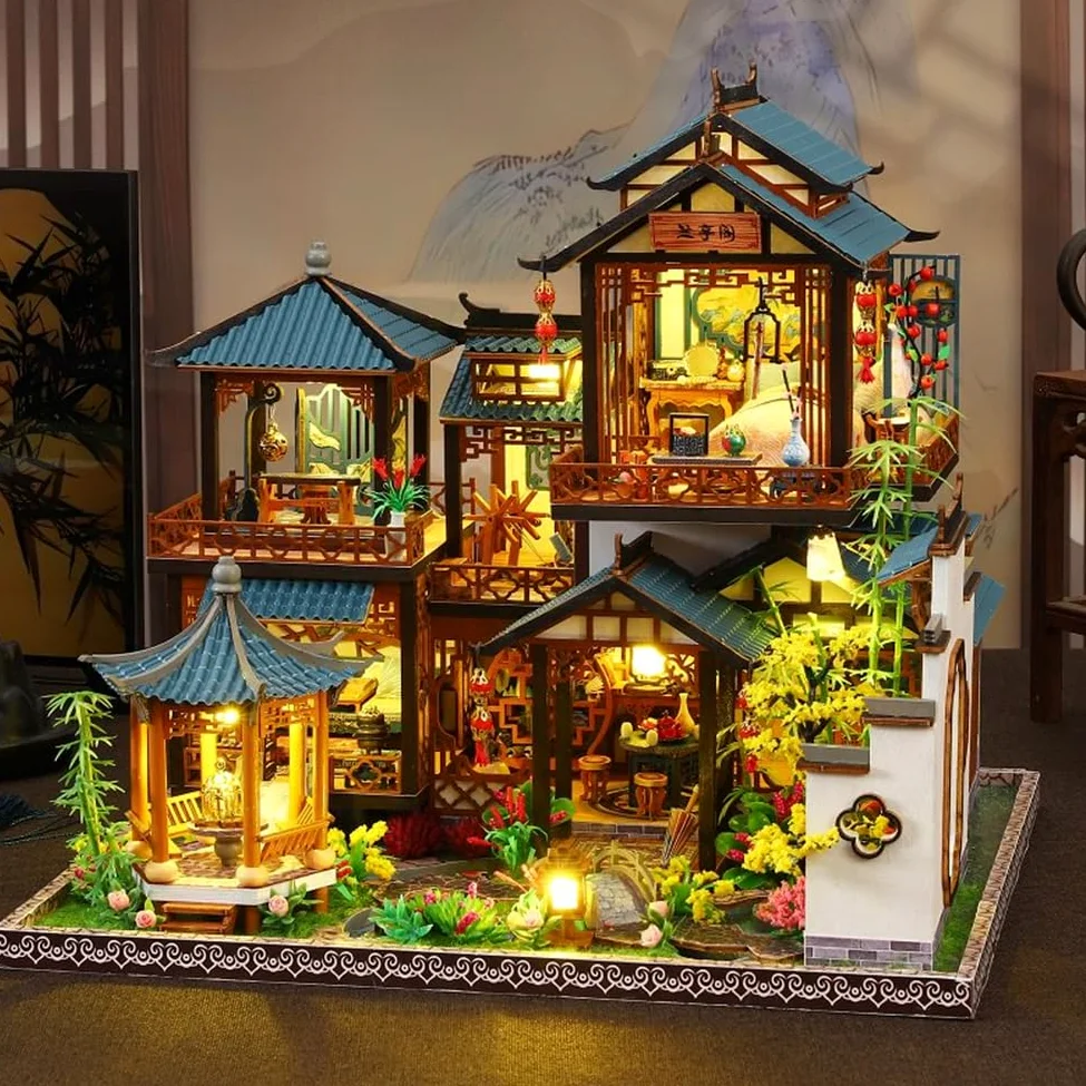 Kit per casa delle bambole montato in legno 3D fai da te in miniatura stile cinese palcoscenico edificio con musica creatività Halloween regalo di compleanno (senza copertura antipolvere)