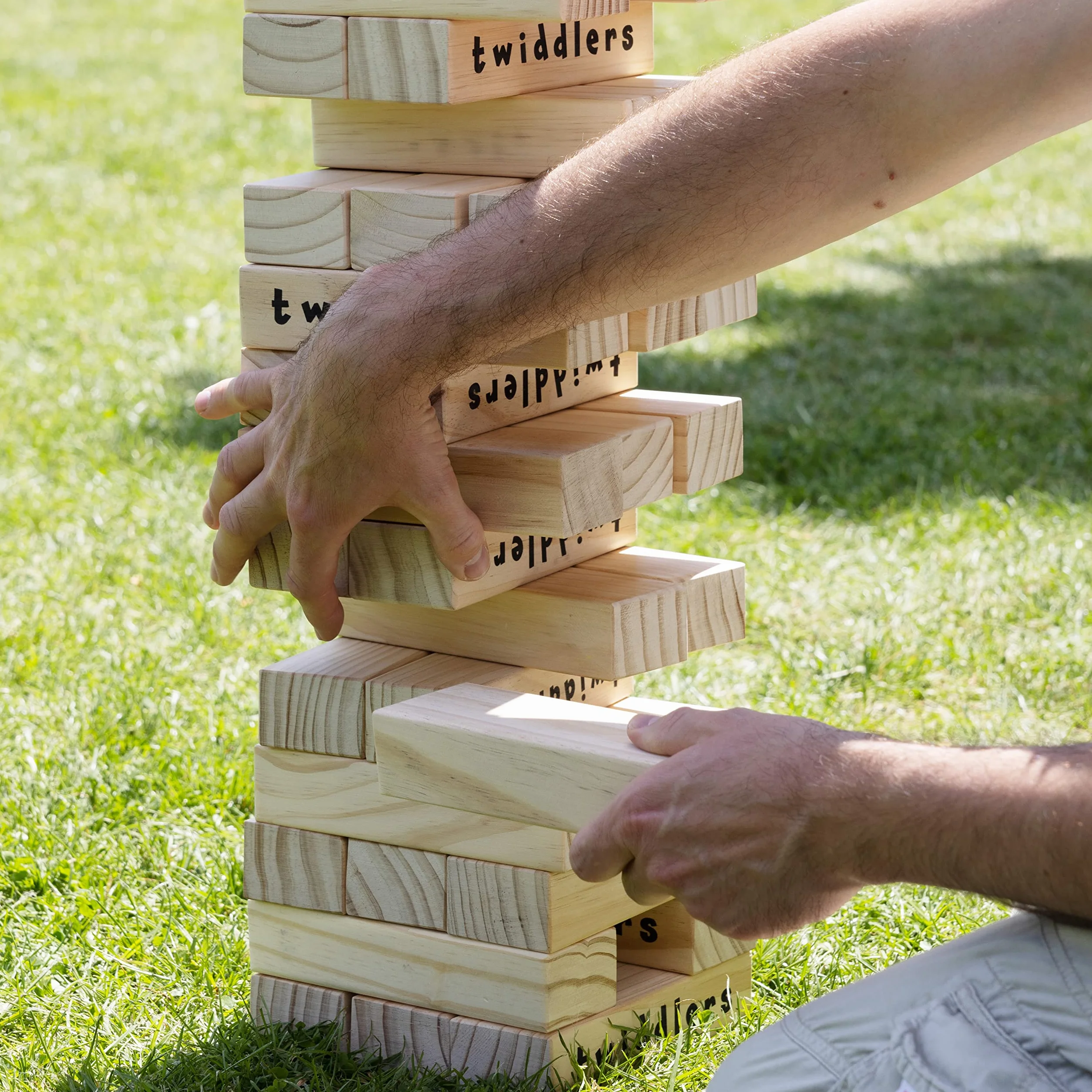THE TWIDDLERS Torre di Legno Gigante (64 Pezzi, Altezza 1,5m) - Gioco da Giardino XL per Bambini e Adulti con Custodia, per Feste, Compleanni ed Eventi, Gioco di Società per Esterno