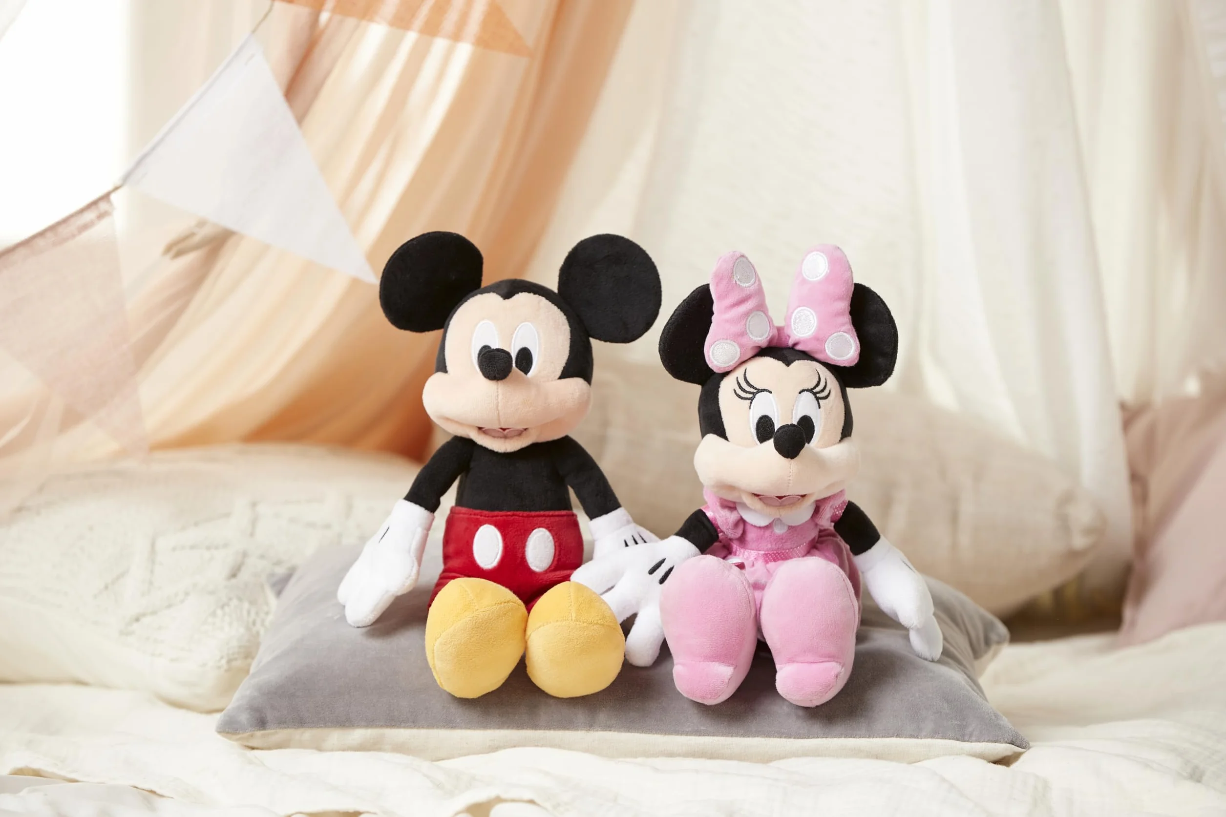 Disney Store Peluche Piccolo Minnie, 33 cm, Personaggio iconico Disney da coccolare, con Vestito Rosa a Pois e Fiocco con Dettagli Ricamati, per Tutte Le età