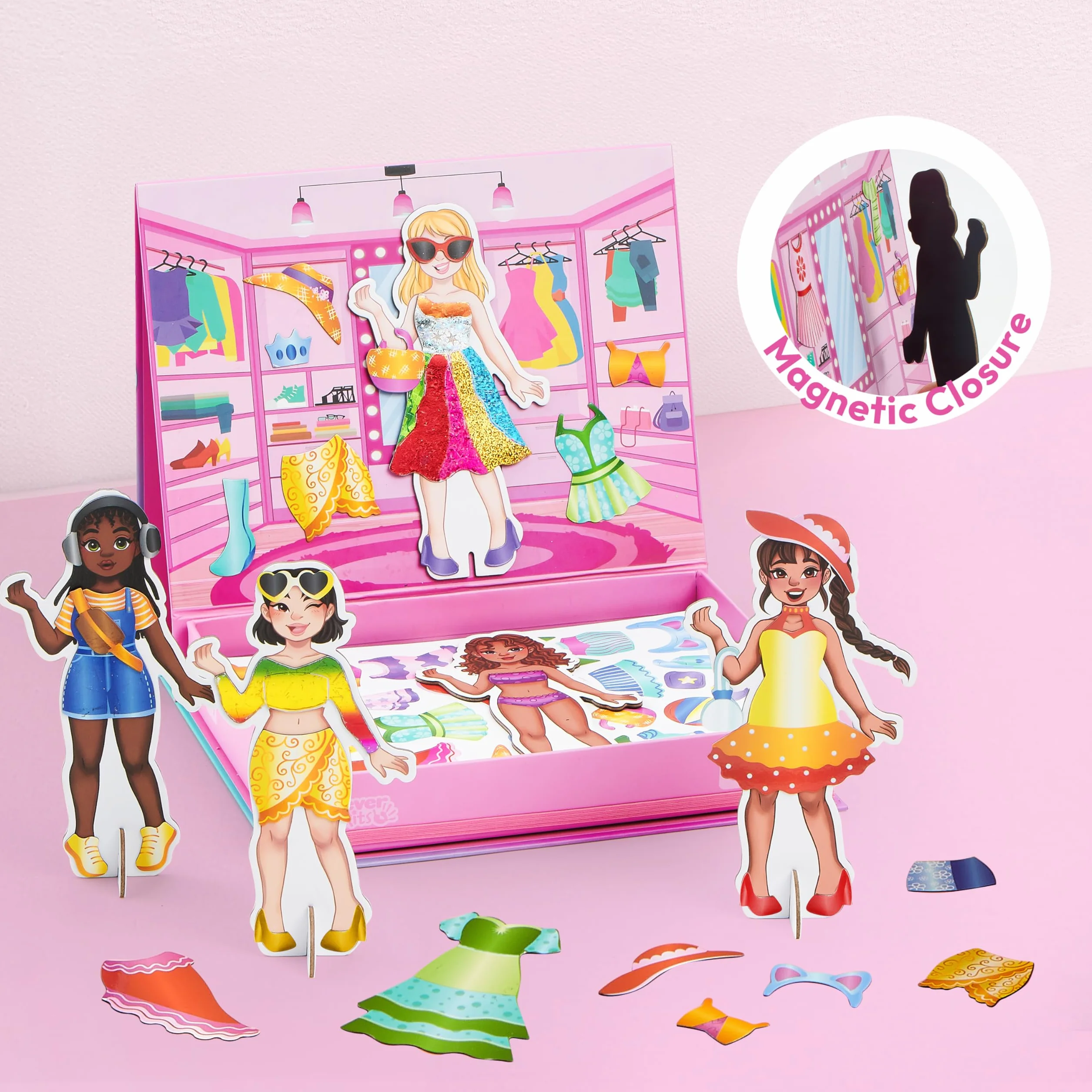 Klever Kits Bambole magnetiche per ragazze dai 4 anni in su, set di styling deluxe con 5 bambole principesse, 60+ abiti magnetici e accessori in alluminio, libro di attività da viaggio regalo per