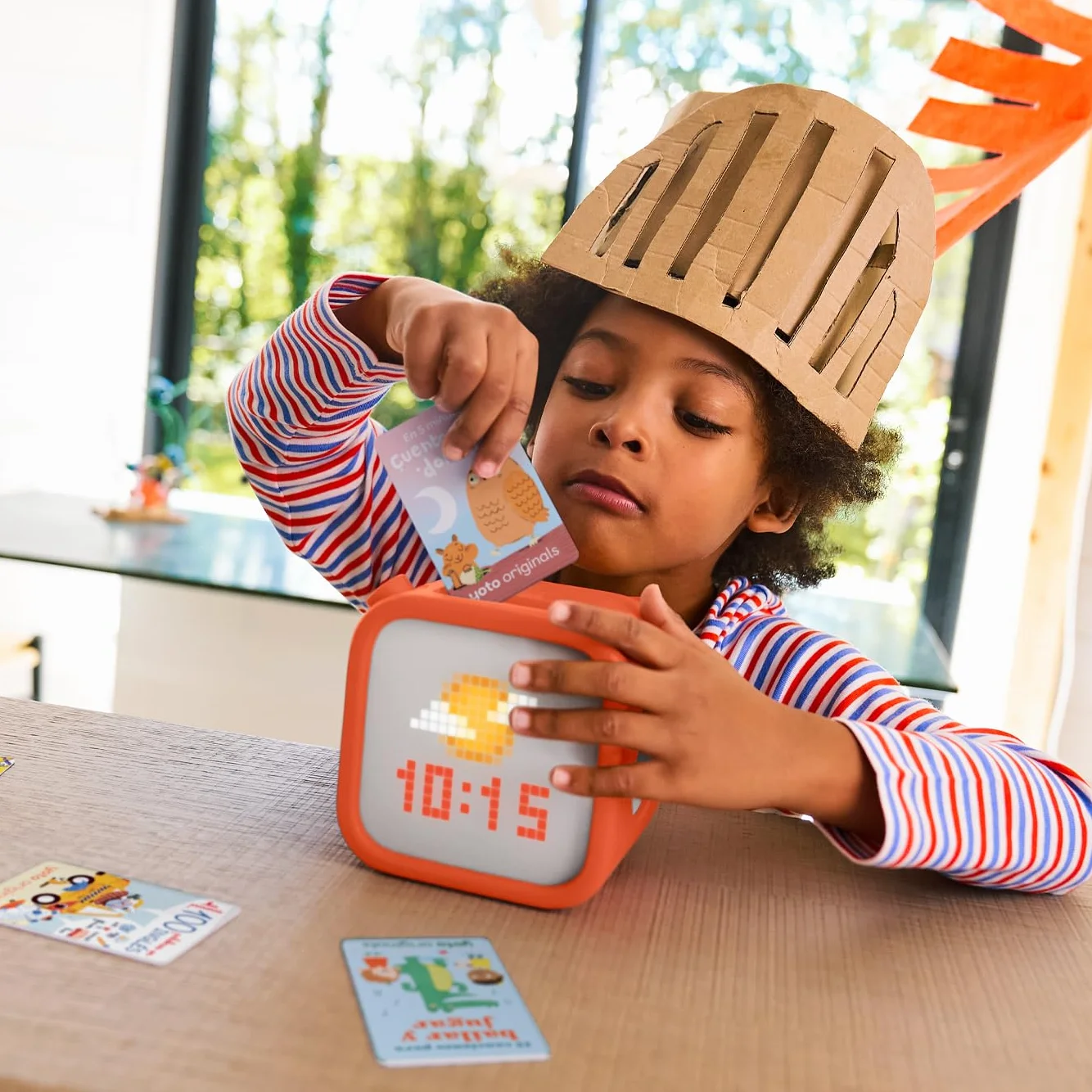 Yoto Confezione di ispirazione 3-7 anni - 6 carte con racconti audio per bambini in spagnolo senza schermi. Storie per imparare e quiz interattivi. Compatibile con Yoto. Età 3+.