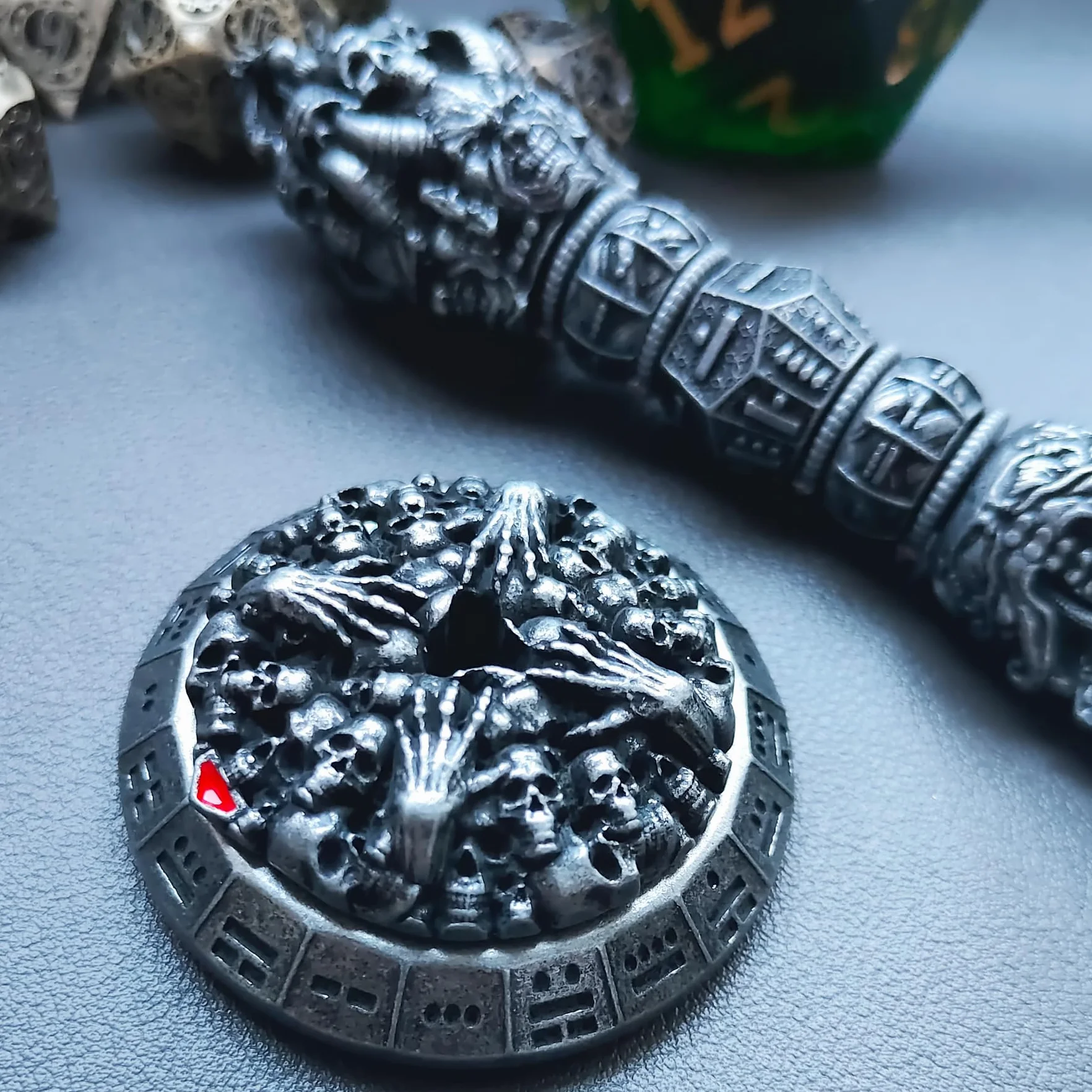 Wand Dice Dadi a bacchetta magica 7 in 1 per DND Dungeons and Dragons, dadi in metallo Fidget Spinner per D20 D12 D10 D8 D6 D4 D% collezione Goblin (nero)