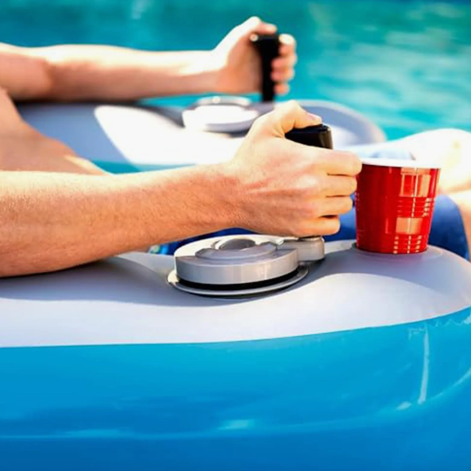 Lettino Gonfiabile Motorizzato, Sdraio Motorizzato per Piscina | Comodo e Portatile per l'estate, il Mare e Prendere il Sole Capacità 220lbs, Controllo a Un Pulsante