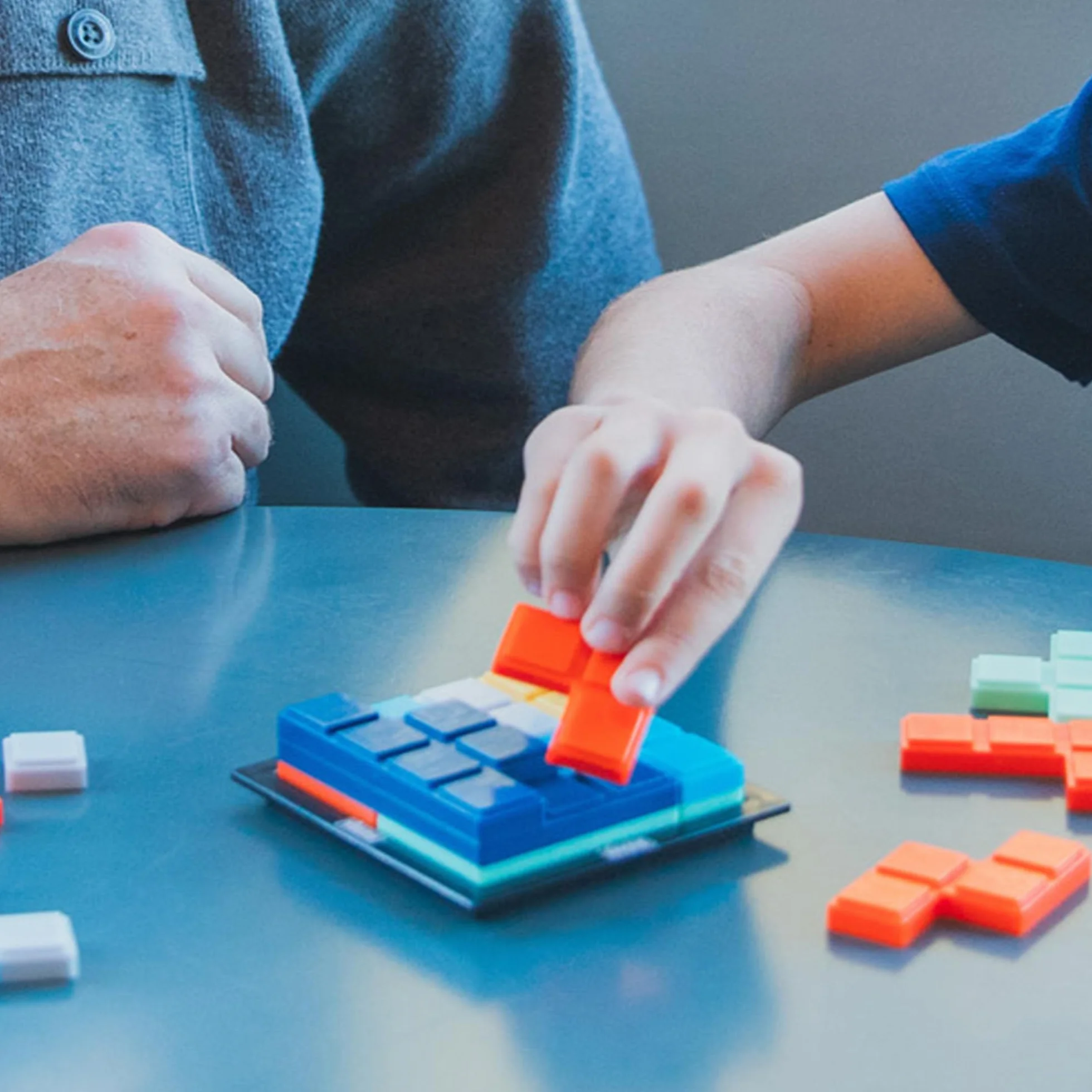 Learning Resources Upzzle Gioco Impilabile Strategico, Gioco Puzzle Rompicapo, Regali per Bambine e Bambini di 7 Anni, Gioco da Viaggio per 2 Giocatori
