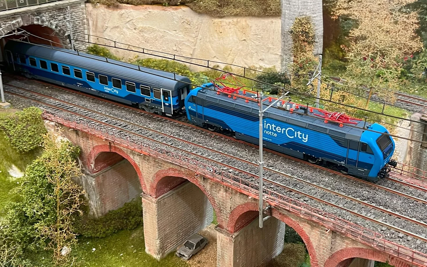Rivarossi HR2982S FS E.402B locomotiva elettrica DCC sonoro livrea Intercity blu Ep. VI