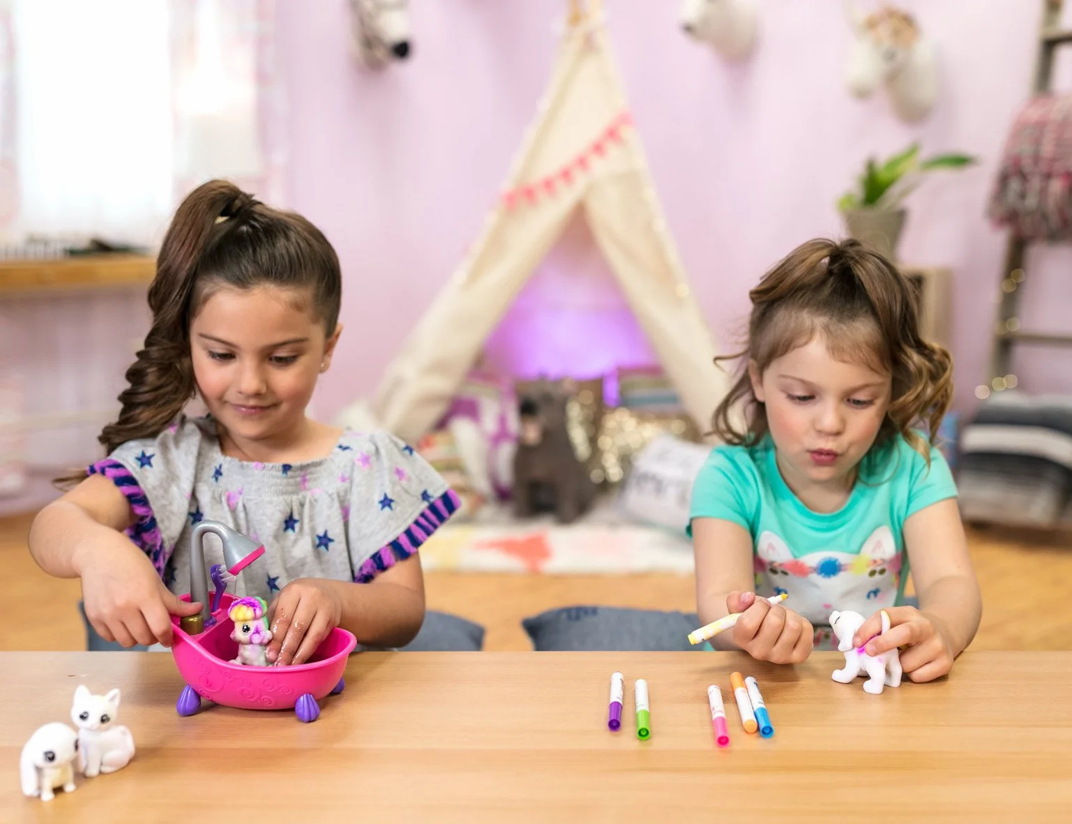 CRAYOLA Washimals Cuccioli vellutati da colorare 4 animali 6 pennarelli Vasca da bagno rosa spazzolina 3+ Anni