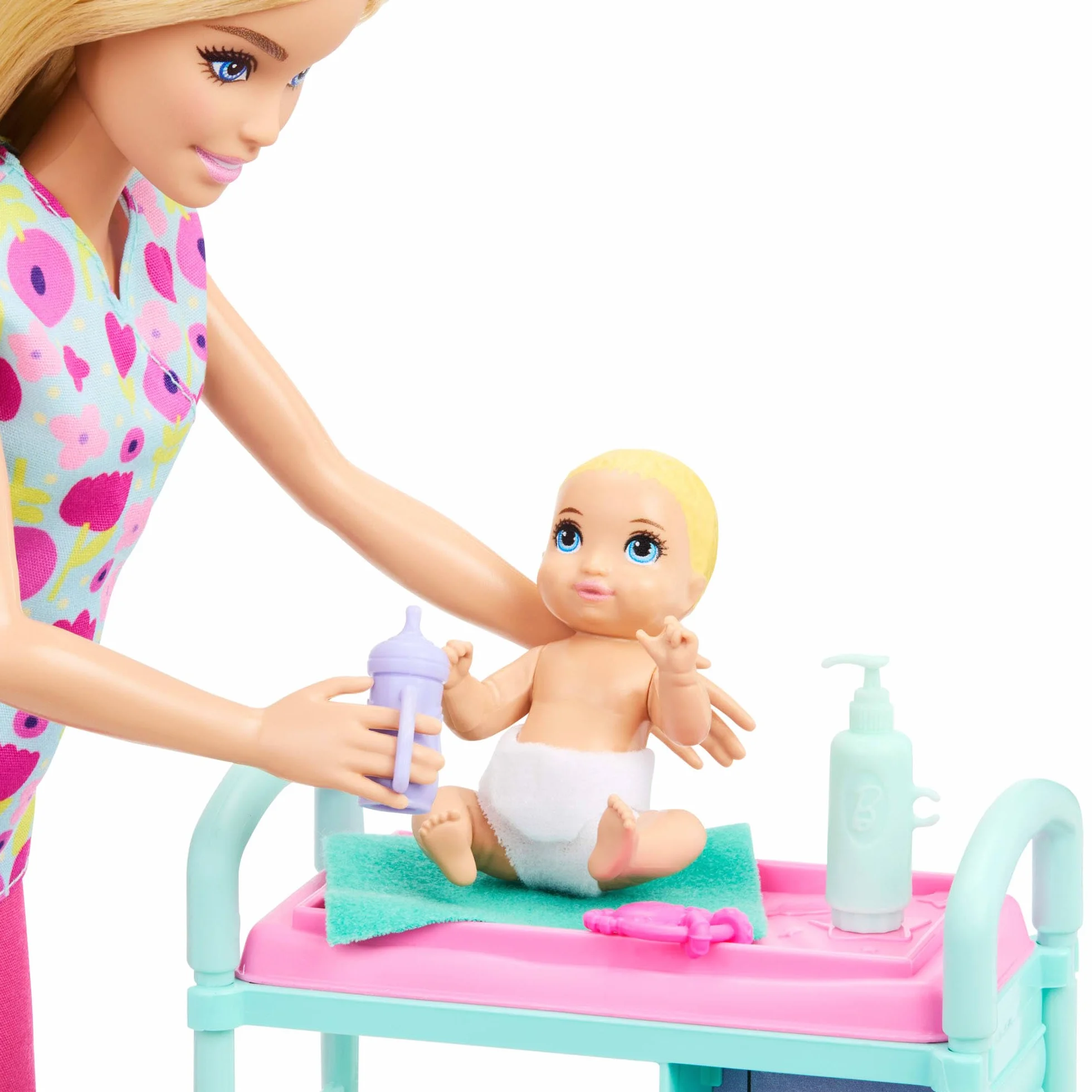 Barbie Carriere - Pediatra, set con bambola bionda con camice a fiori colorato, 2 mini bambole neonati, lettino per le visite e accessori a tema inclusi, 3+ anni, JMK12