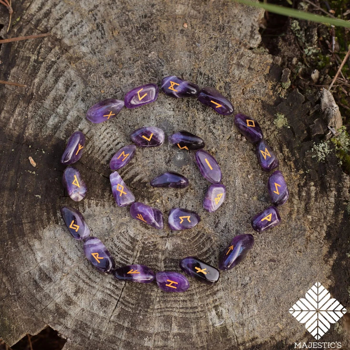 Set x25 Pietre Rune Celtiche Vichinghe Ametista Incise 2 cm x 1 cm Alfabeto Futhark per Divinazione