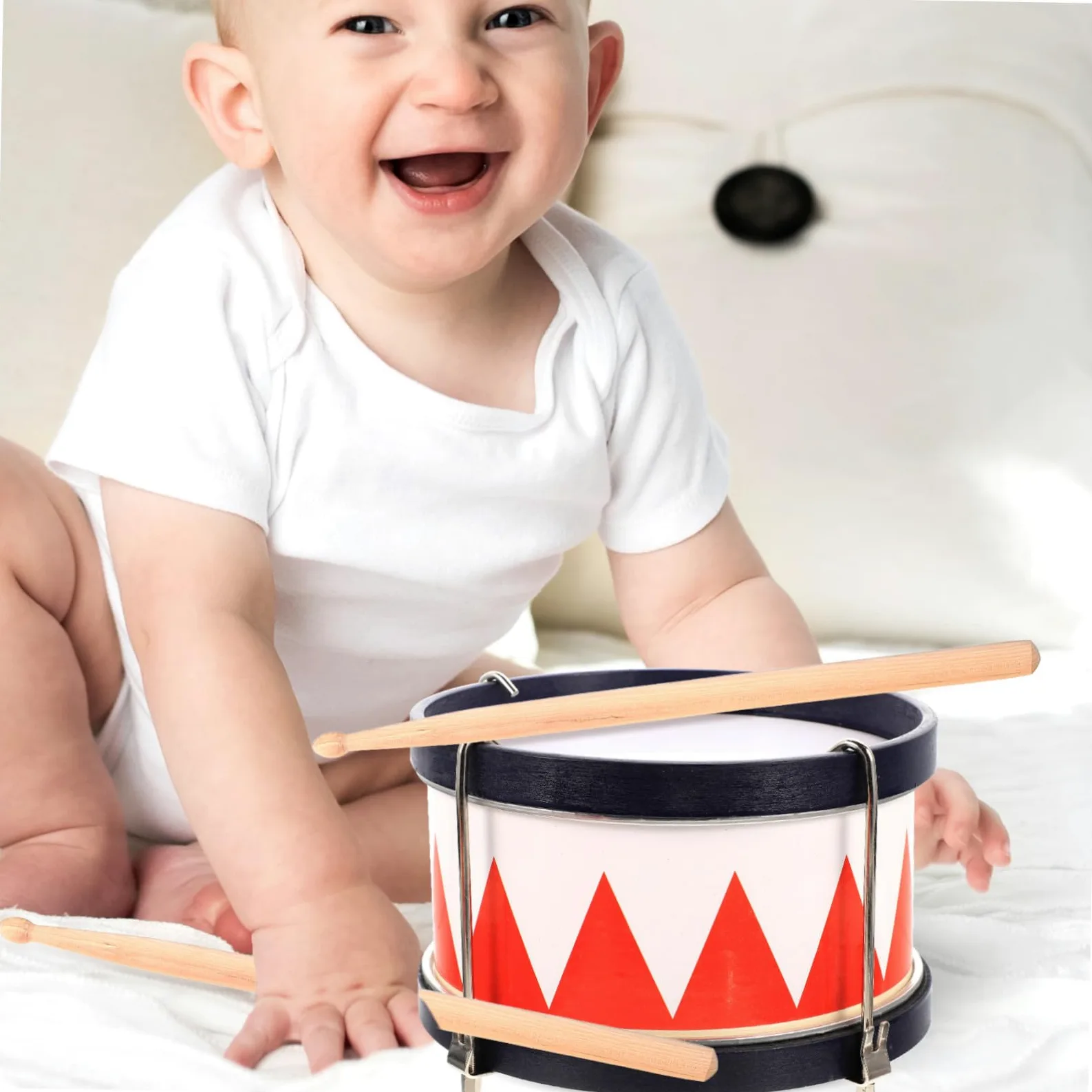 Tamburo Piccolo Giocattolo Rosso Legno Metallo per Bambini | Back To School Party, per Adulti e Uso Educativo, Aiuta ad Allenare L’udito e Musicalità Colore Casuale