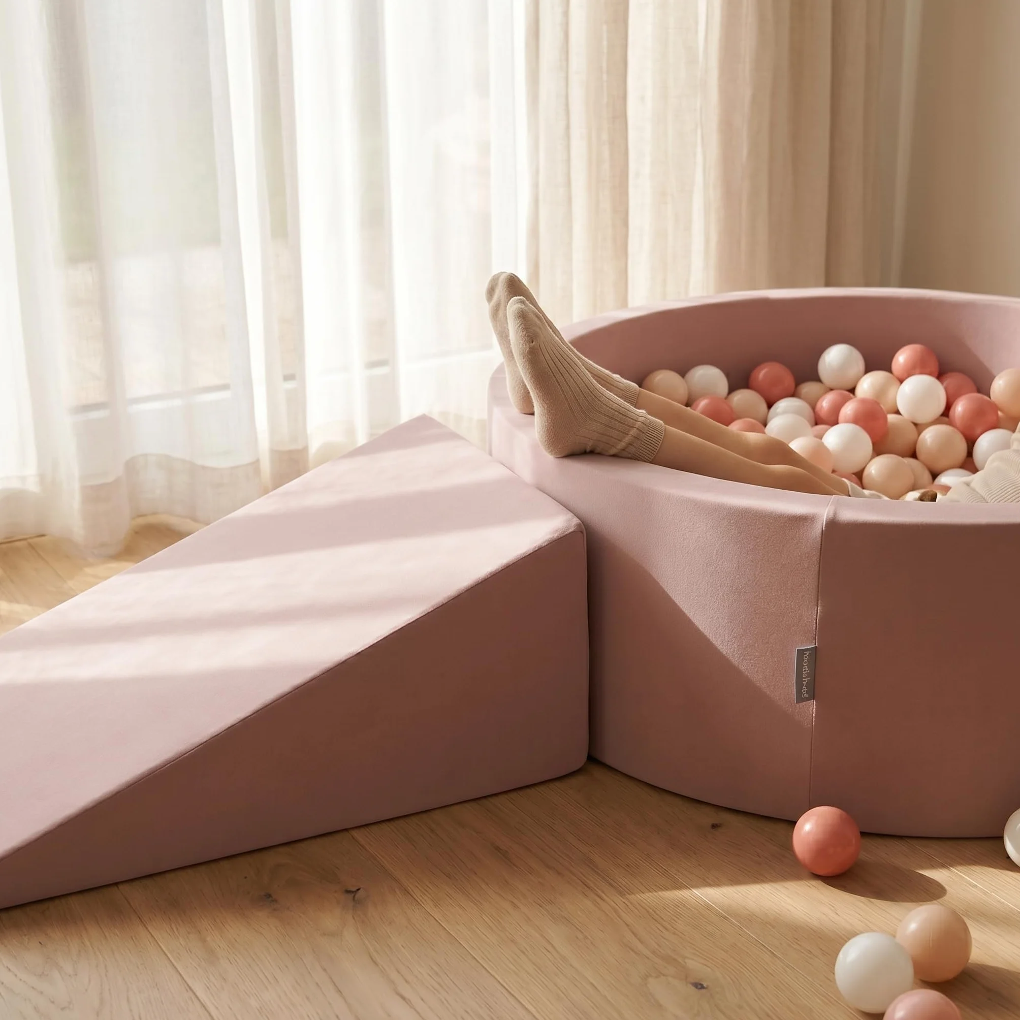 KiddyMoon Area Giochi in Schiuma con Piscina di Palline 90x30cm e Rampa 100 Palline 7cm per Neonati e Bambini - Grigio Chiaro: Giallo Verde Blu Rosso Arancione