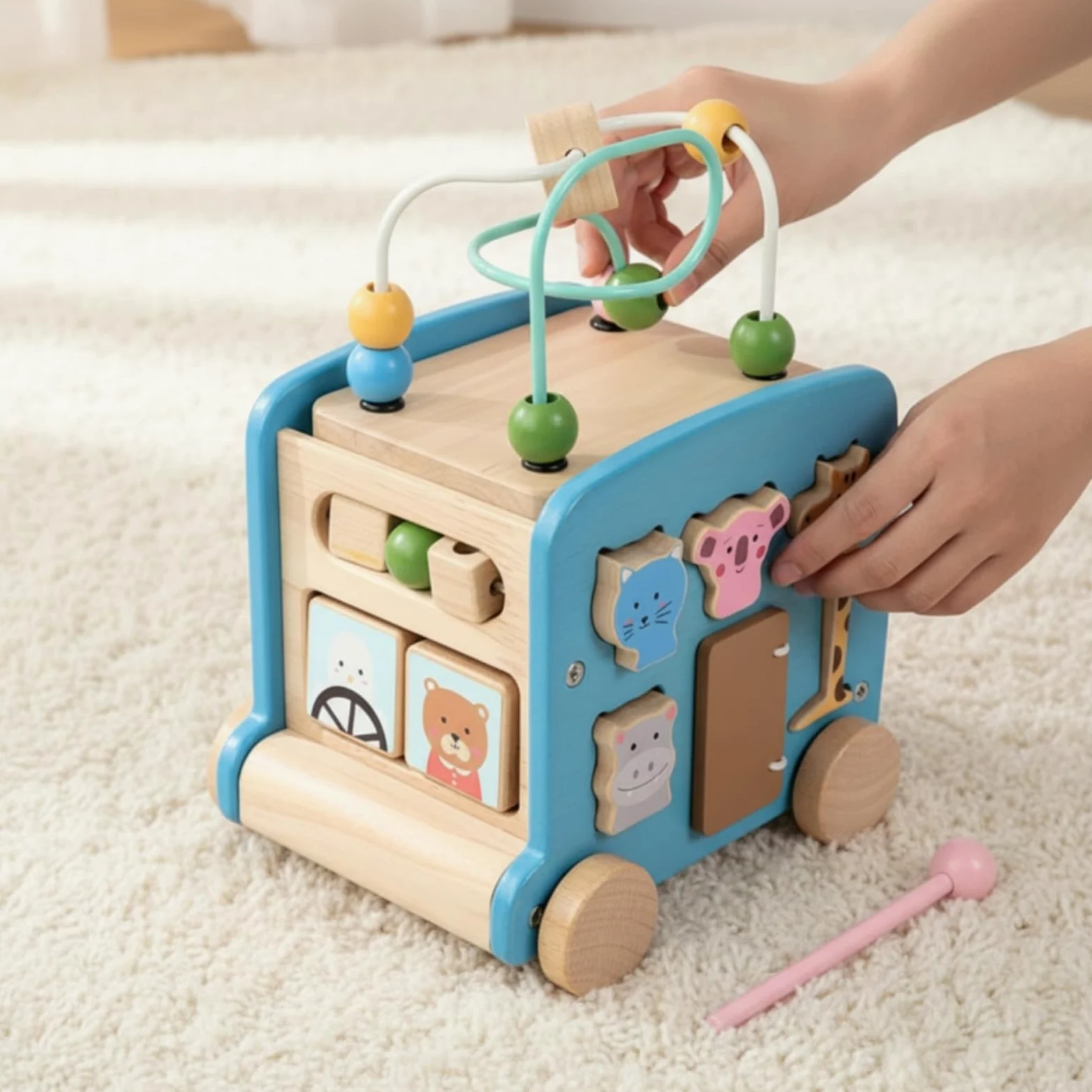 Scatola Educativo Sensoriale, Autobus Giocattolo Montessoriano Verde | Multiattività, Scatola Montessoriana con percorso di perline, Motricità Fine, per Cameretta, Asilo Nido, Neonati