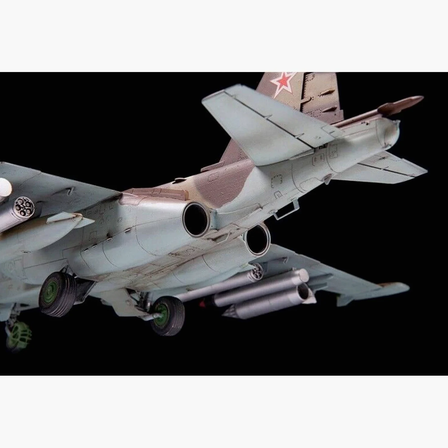 ZVEZDA 4807 1:48 Sukhoi SU-25 Frogfoot Sov.att.airc. - Kit modellino in plastica, da assemblare, riproduzione dettagliata, non verniciata
