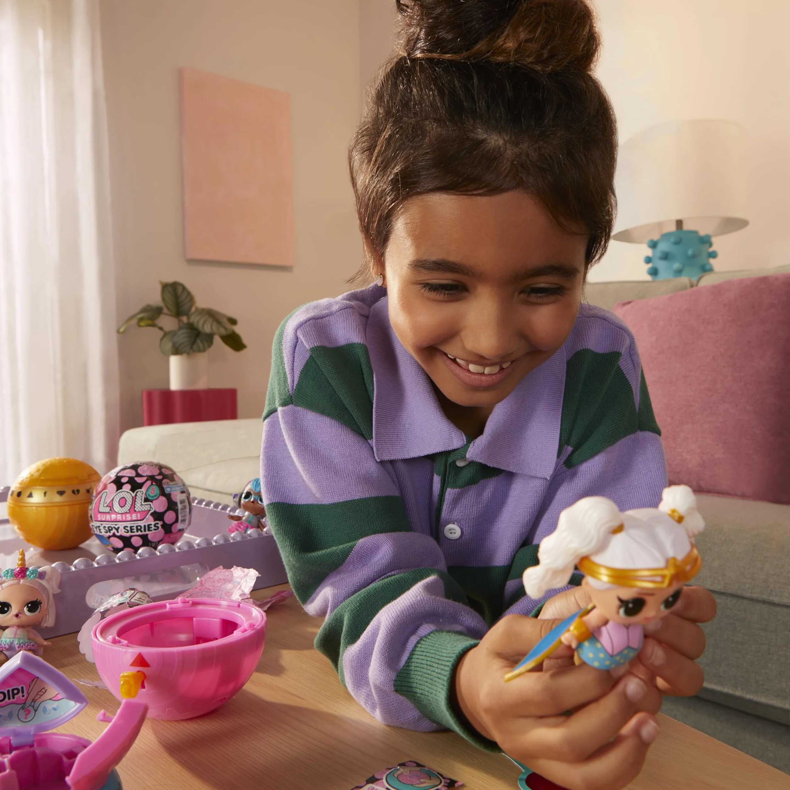 L.O.L. Surprise! Eye Spy Series Tots: Include 1 Bambola, Confezione Cieca, Cambio Colore, Sorprese da Svelare, Abiti e Accessori. Colleziona Tutte le 8 Bambole