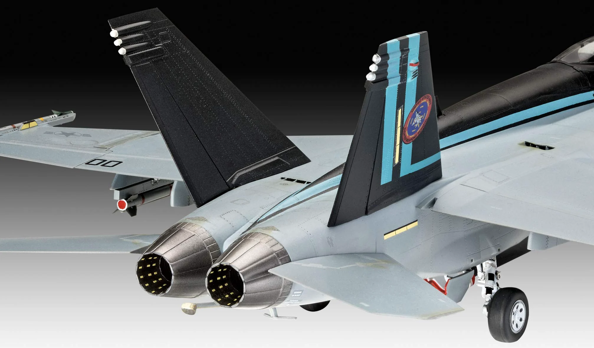 Revell 03864 F/A-18E - Modellino di aereo modello super Hornet del film Top Gun Maverick, scala 1:48, dimensione: 38,1 cm, per esperti, non pitturato