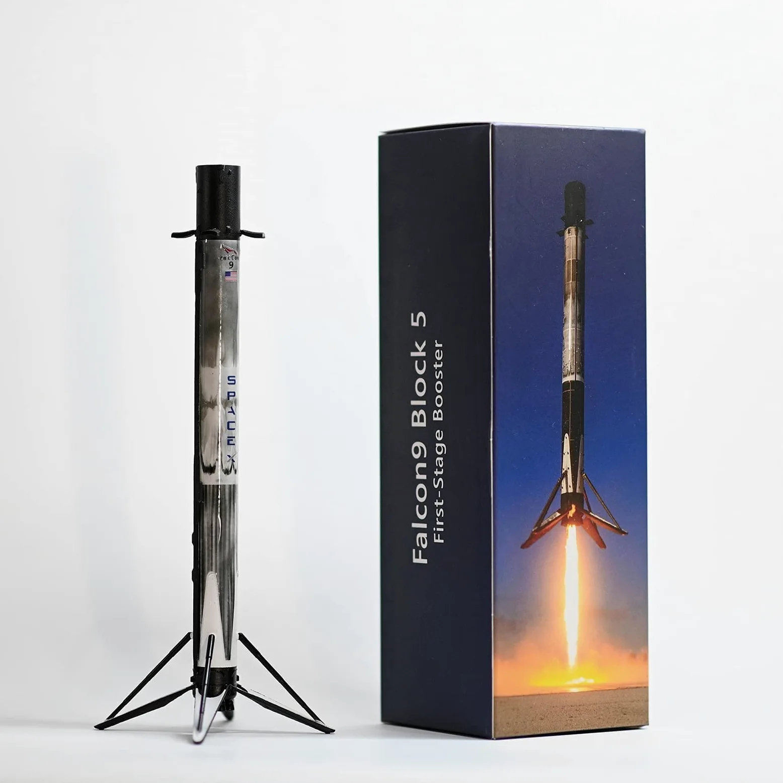 Modello Razzo Falcon 9 1:233, Il Primo Stadio degli Ornamenti del Modello di Atteggiamento di Recupero Simulato del Blocco 5 per La Decorazione dell'ufficio