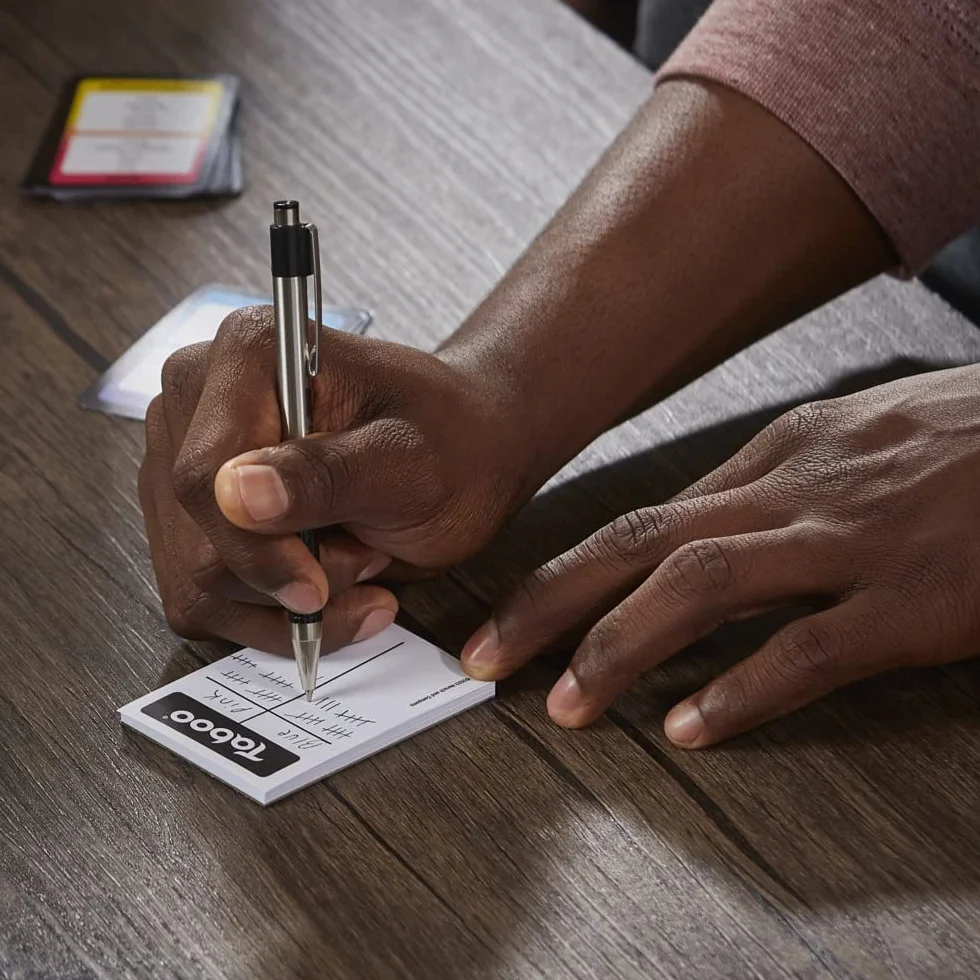 Hasbro Taboo classico gioco di società per adulti e adolescenti da tavolo 4+ giocatori 13+