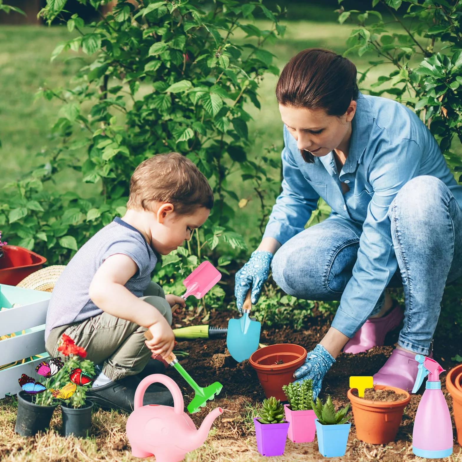 deAO Set di Attrezzi da Giardinaggio, per Bambini, inlcuso Pala Sicura, Rastrello,Forcella, Guanti, Grembiule, Annaffiatoio e Borsa in Tela, Kit per Il Giardinaggio Adatto a Ragazzi e Ragazze, Rosa