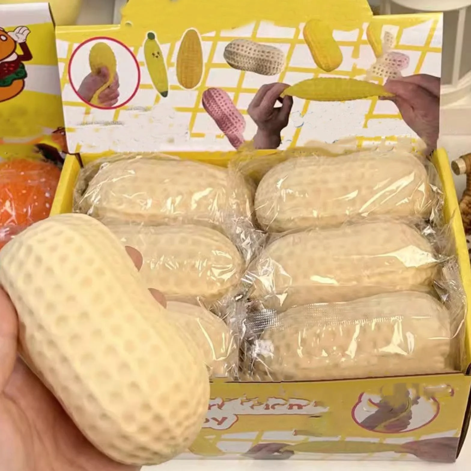 Giocattolo Squeezable a Forma di Arachide Antistress Realistico Non Tossico Fidget per Bambini e Adulti 1 Pezzo