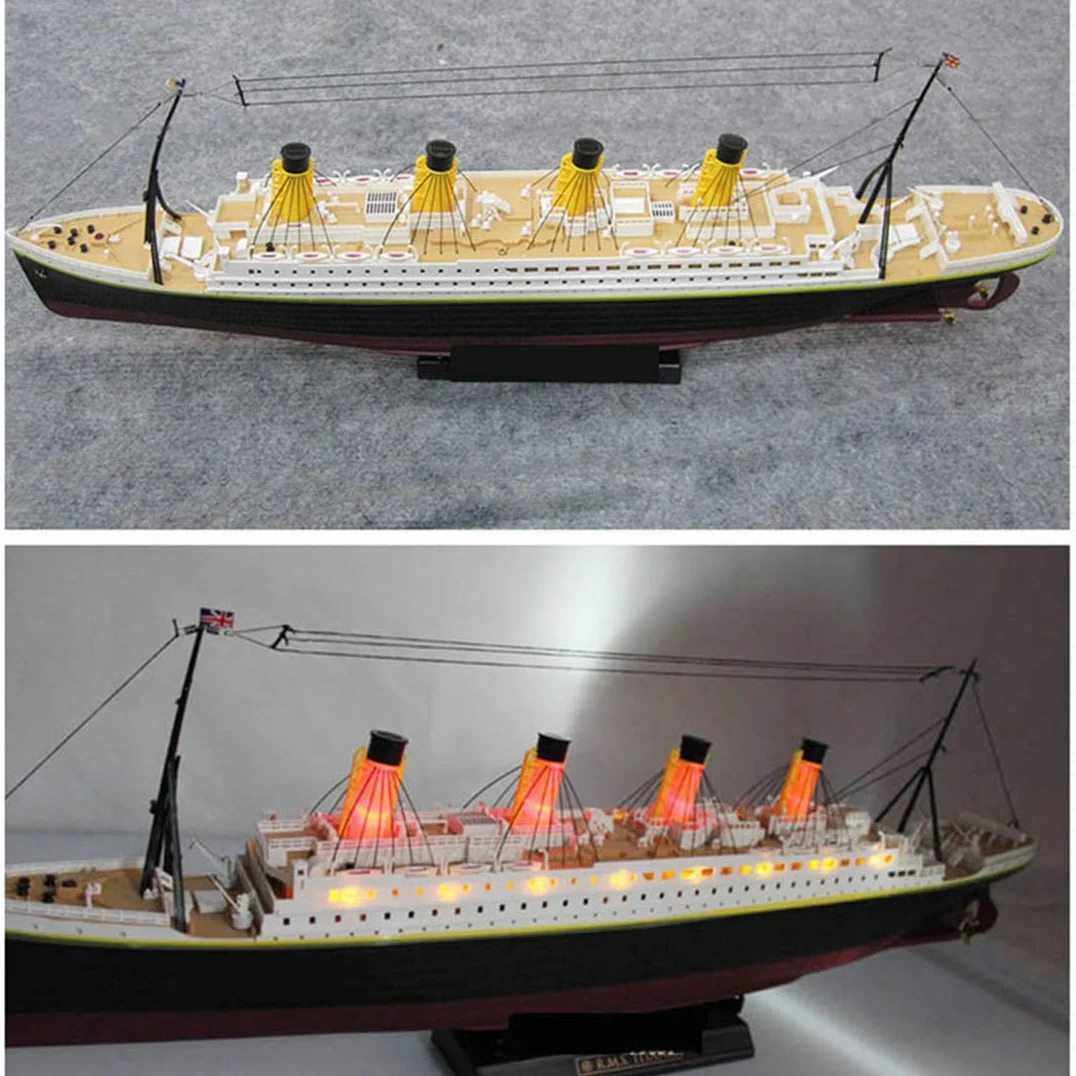 Barca da crociera telecomandata con luci a LED, 2,4 G RC 3 CH elettrica ad alta velocità NQD Titanic, modello per interni ed esterni, regalo per bambini e adulti