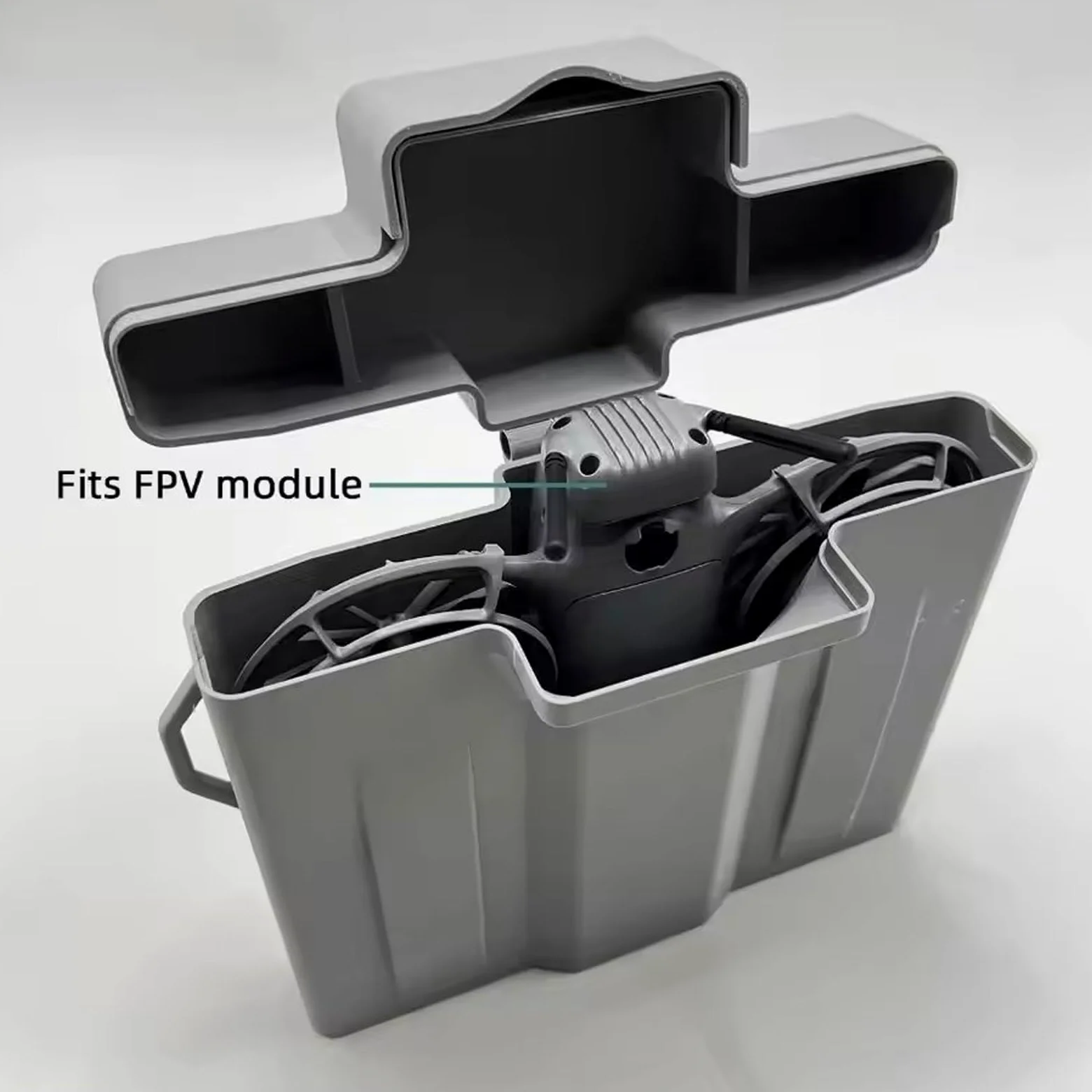 La scatola multifunzione organizza la ricarica delle batterie del telecomando in una custodia antiurto per drone