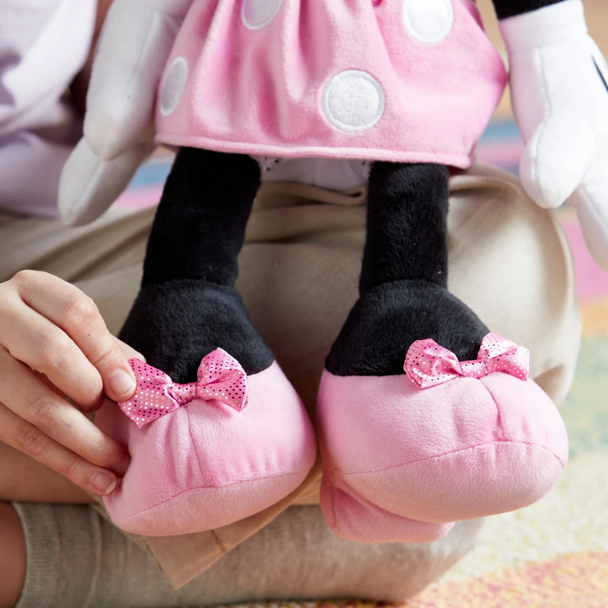 Disney Store Peluche Ufficiale Medio per Bambini Minnie, 45 cm, Personaggio coccoloso con Finitura Morbida e Dettagli Ricamati, Vestito e Fiocco a Pois - per Bimbi dai 0 Anni in su