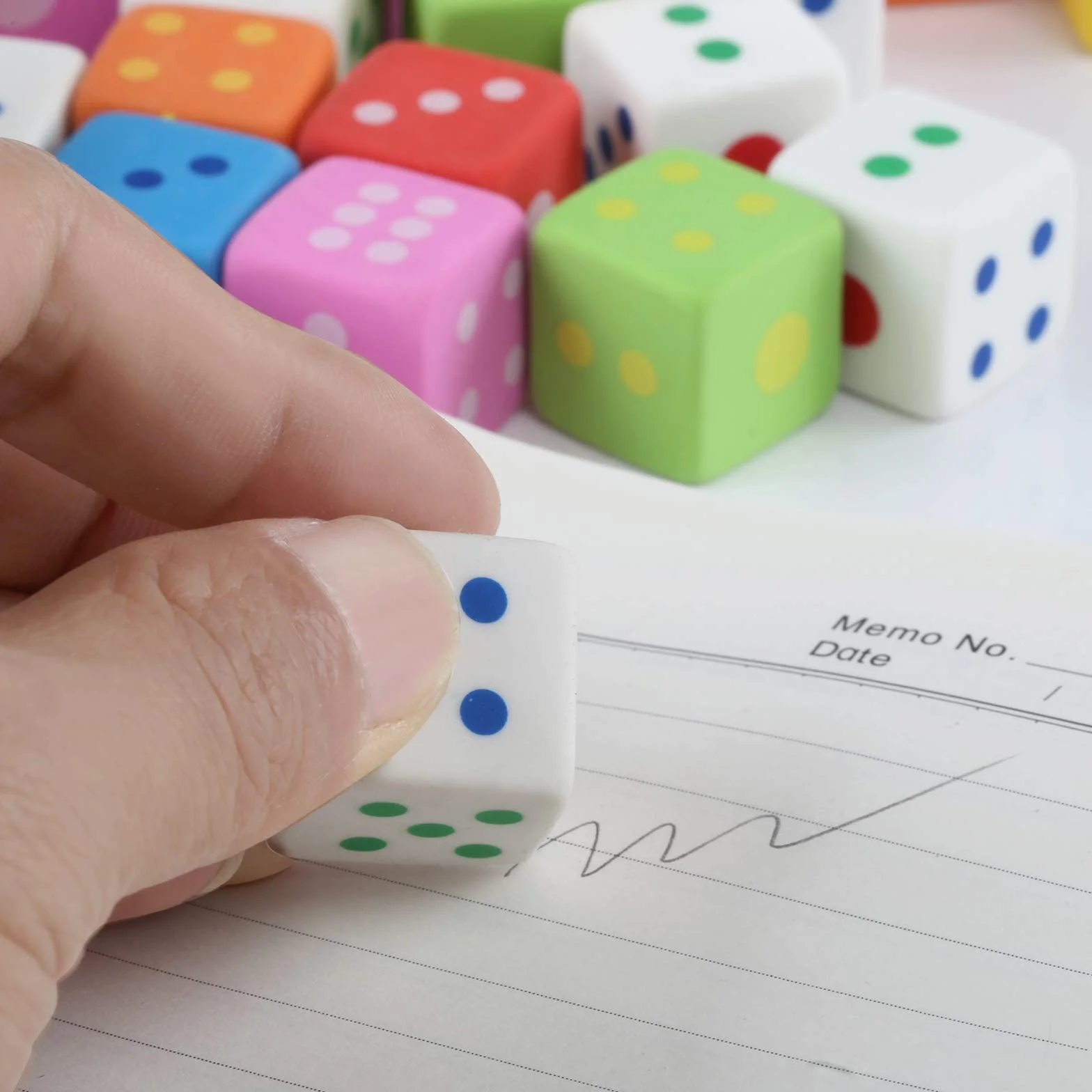 Kesote Gomma per Cancellare Matita Gomma a Forma di Dado Gomma da Cancellare di Multicolore Regalino per Bambini, Set di 24