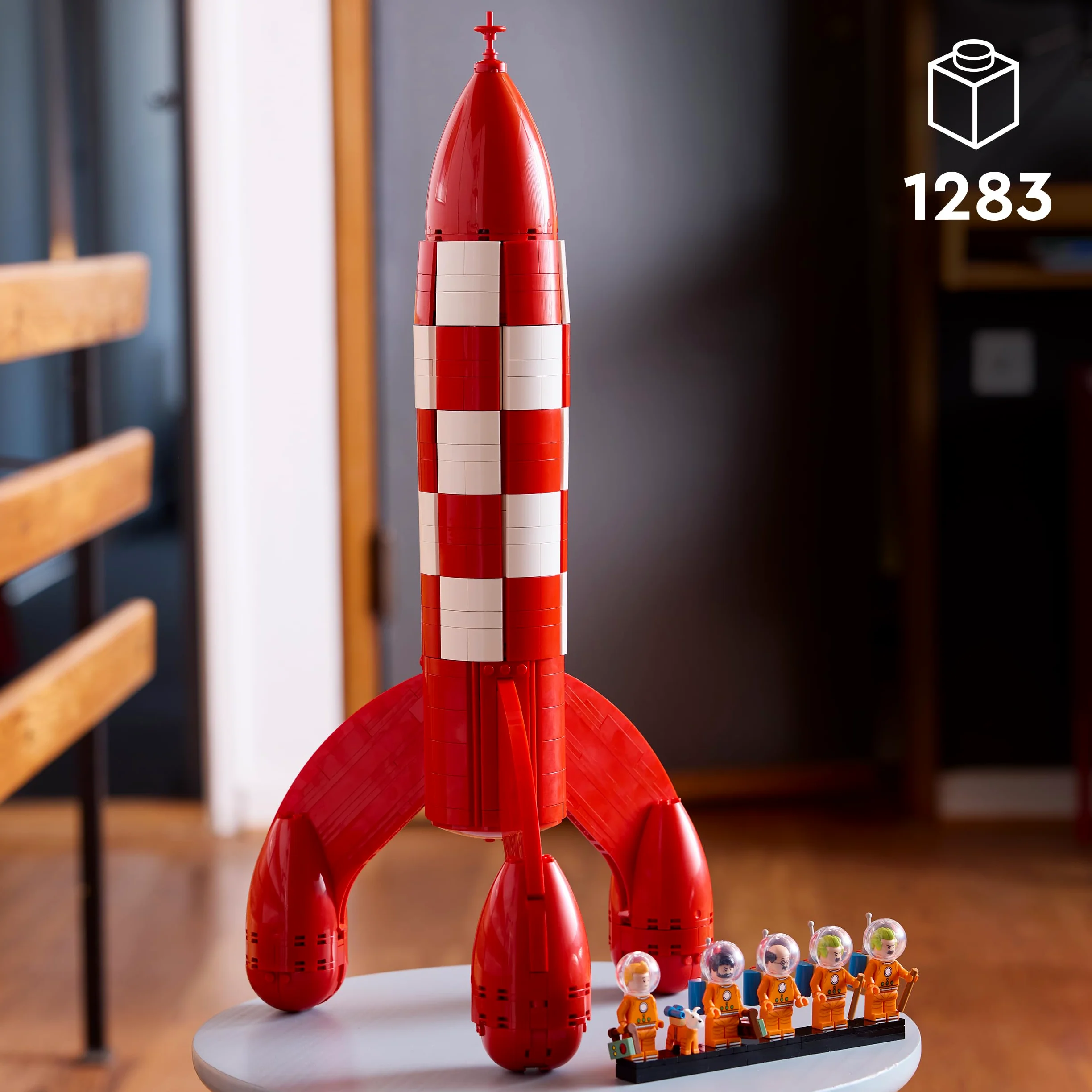 LEGO Ideas Razzo Lunare di Tintin - Kit Modellismo Spaziale per Adulti da Esposizione - 5 Minifigure e Cane Snowy - Decorazioni da Scrivania Fai da Te - Idea Regalo per i Fan dei Fumetti - 21367