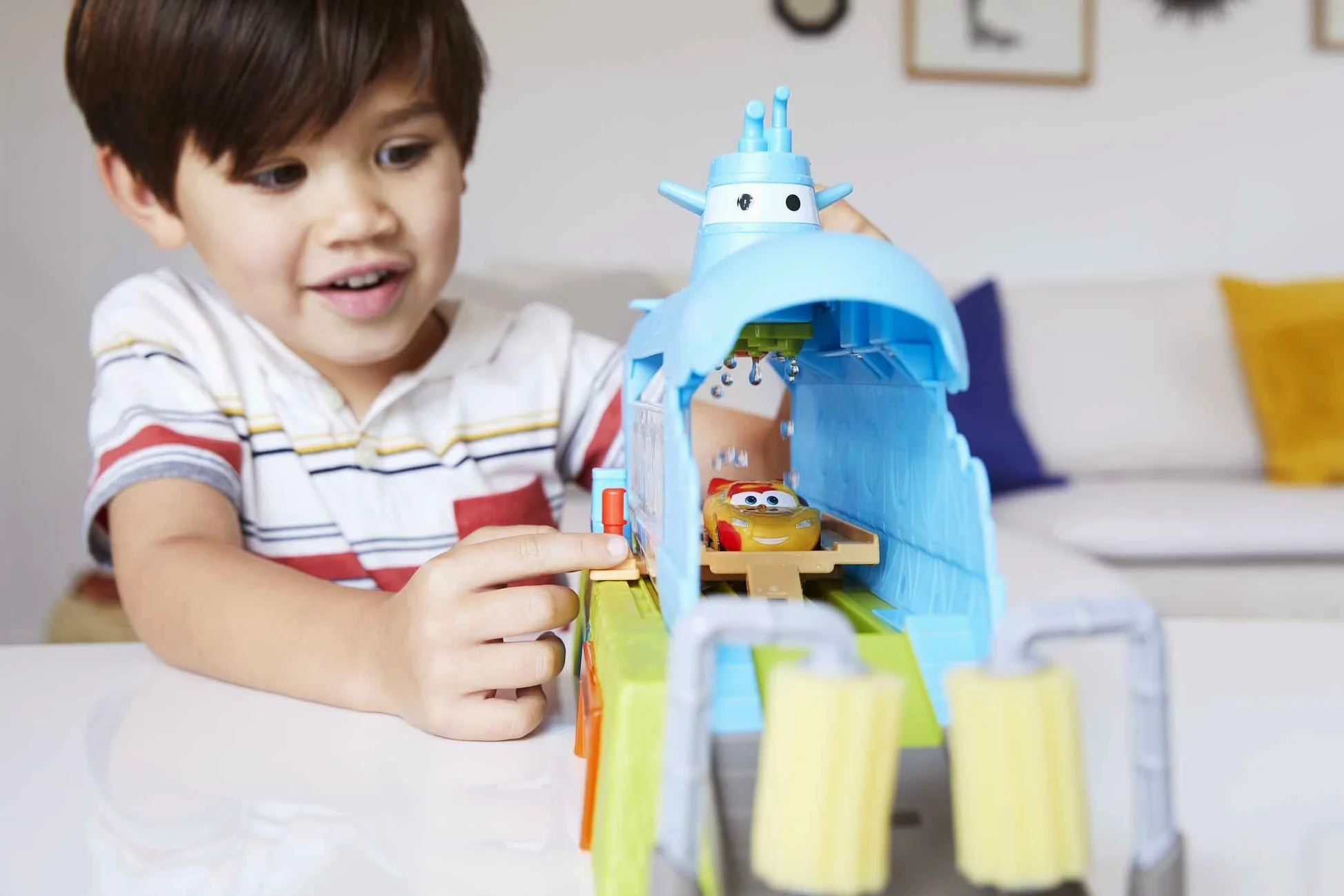Mattel Disney Pixar Cars - Autolavaggio balena-sottomarino cambia colore playset con veicolo cambia colore, Giocattolo per Bambini 4+ Anni, HGV70