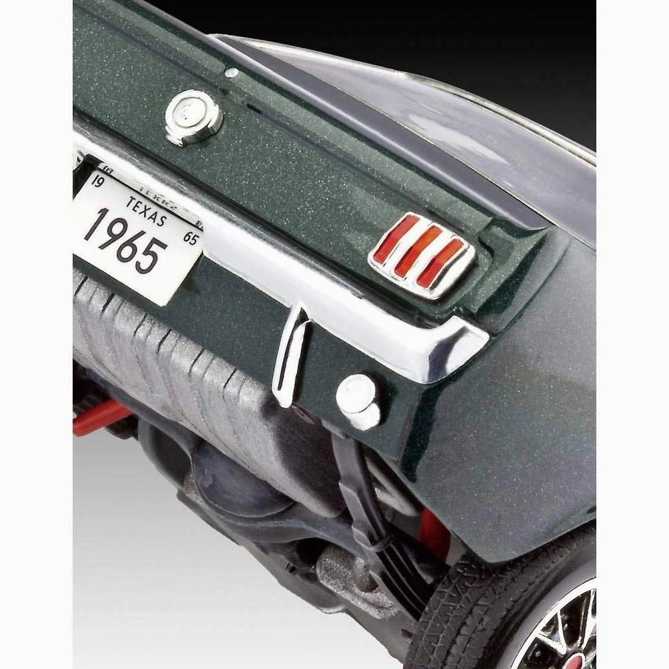 Revell 07065-1965 Ford Mustang 2+2 Fastback Kit di Modello in Plastica, Scala 1:24
