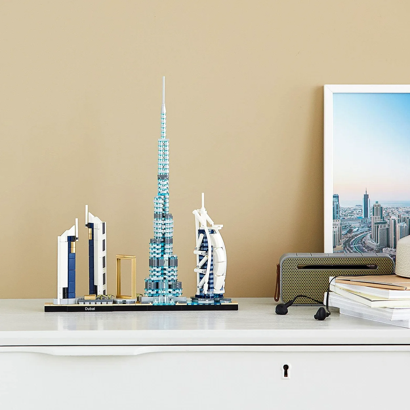 LEGO Architecture Dubai, Collezione Skyline, Kit di Modellismo Creativo e Rilassante, Costruzioni per Adulti e Ragazzi di 16+ Anni, 21052