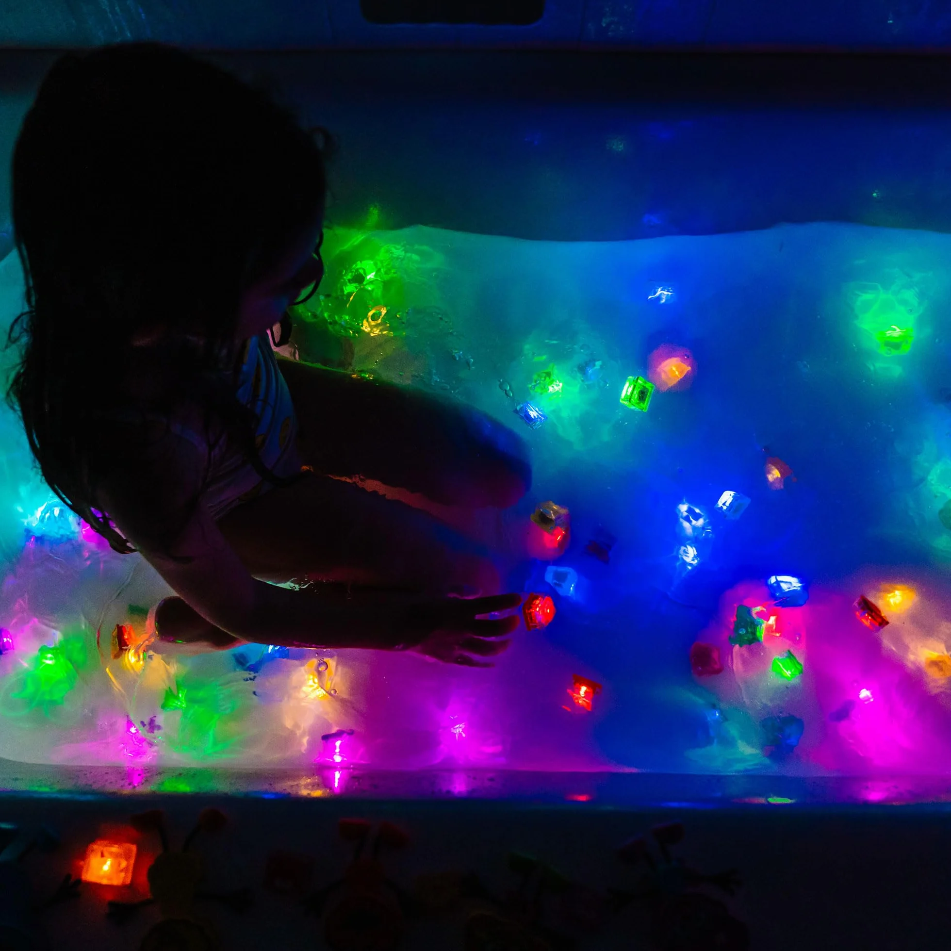 Glo Pals, Set 4 Cubi Luminosi Alex, Giochi da Bagnetto per Bambini da 3 Anni di Età, Aiuta lo Sviluppo Sensoriale e Cognitivo, con Illuminazione Automatica, Giallo